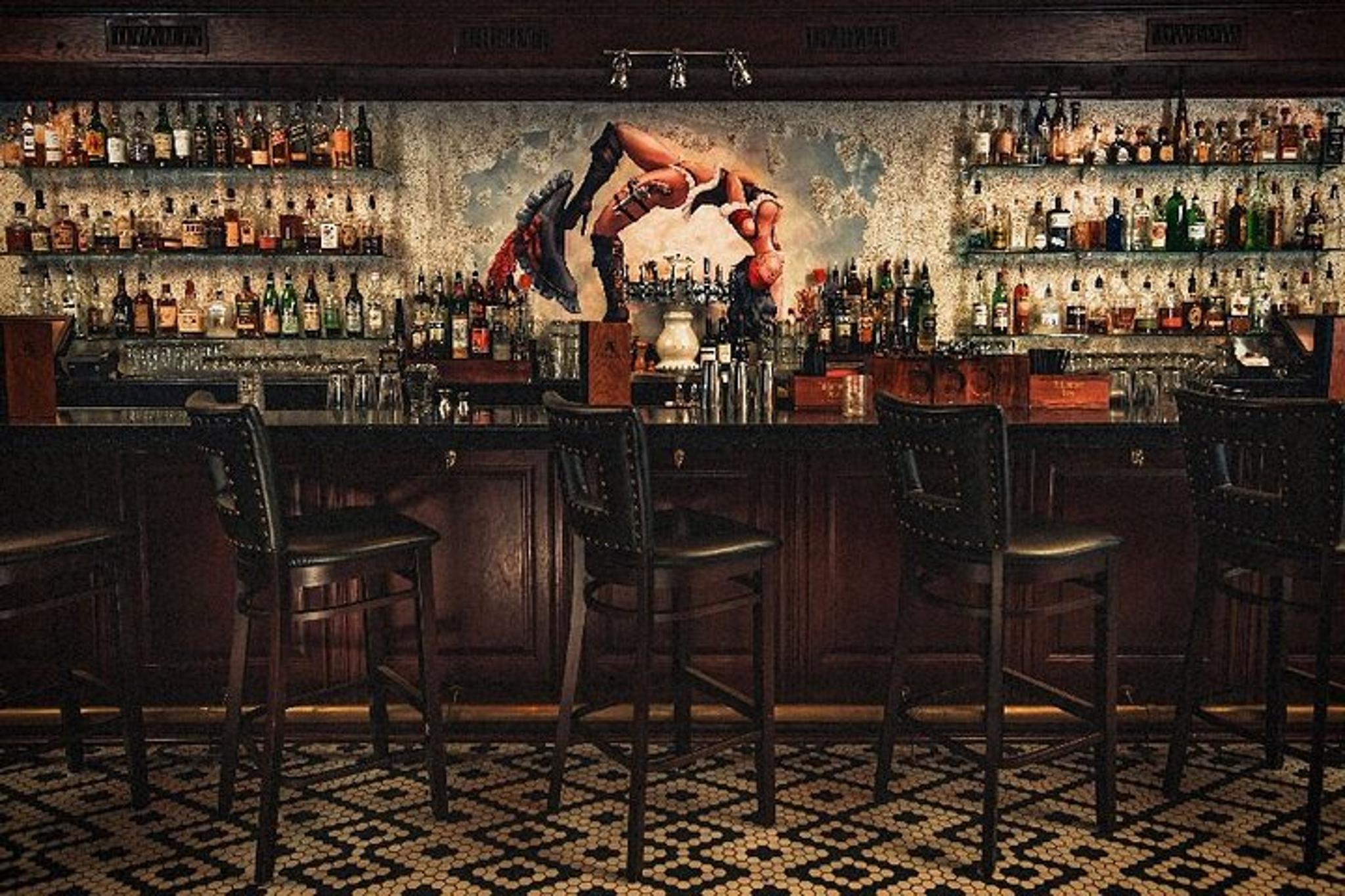 Jacksonville Bar Hunt Adventure - Image 2