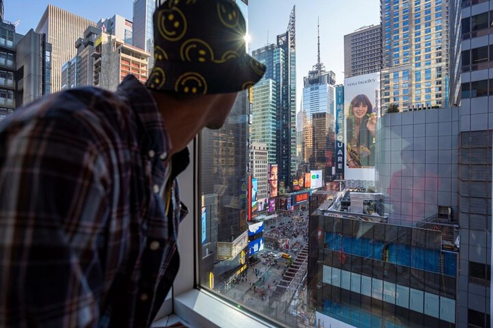 New York Broadway Experience with a Drink - Image 4