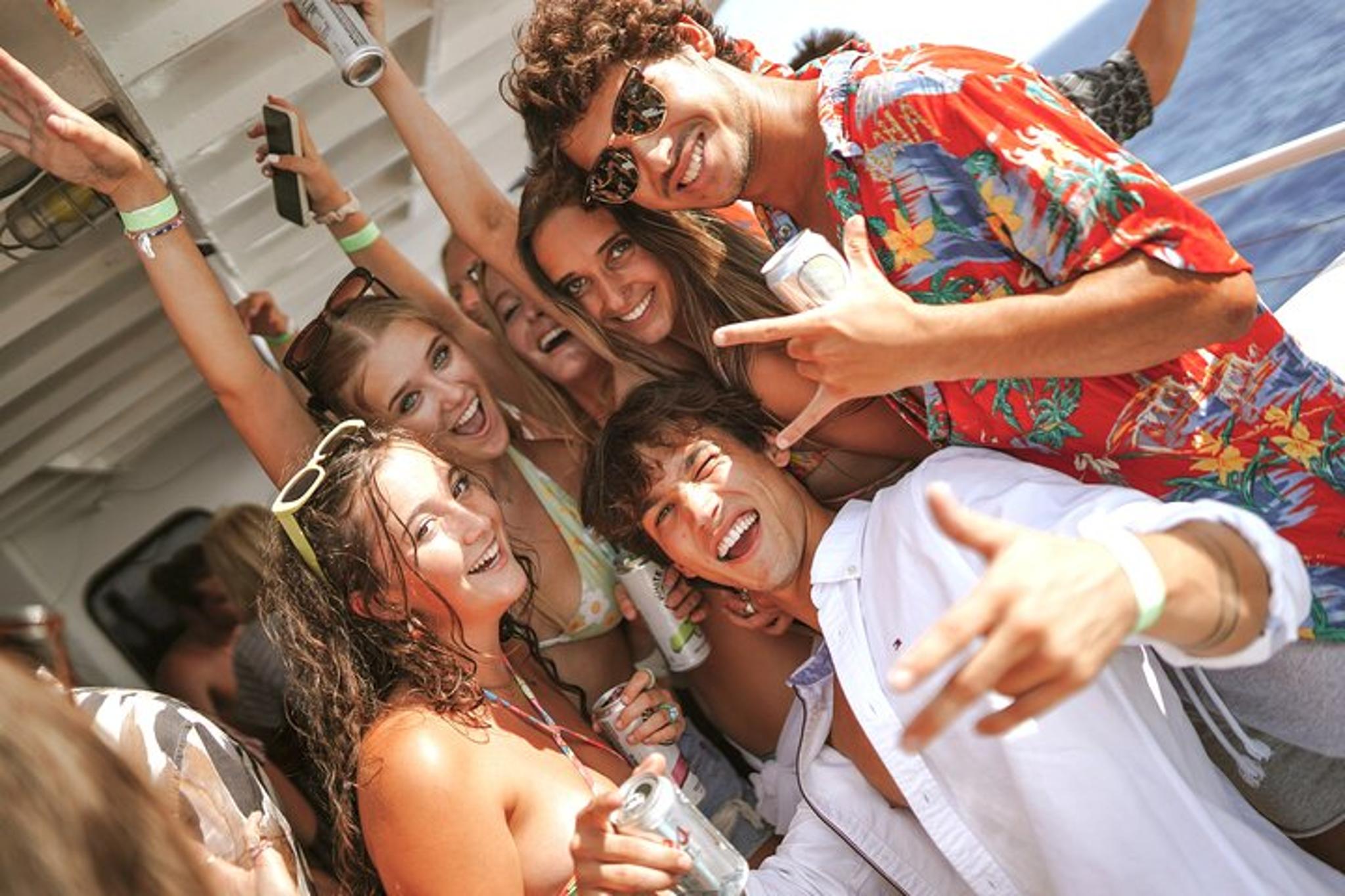 Waikiki Public Party Dance Cruise with Live DJ - Image 2