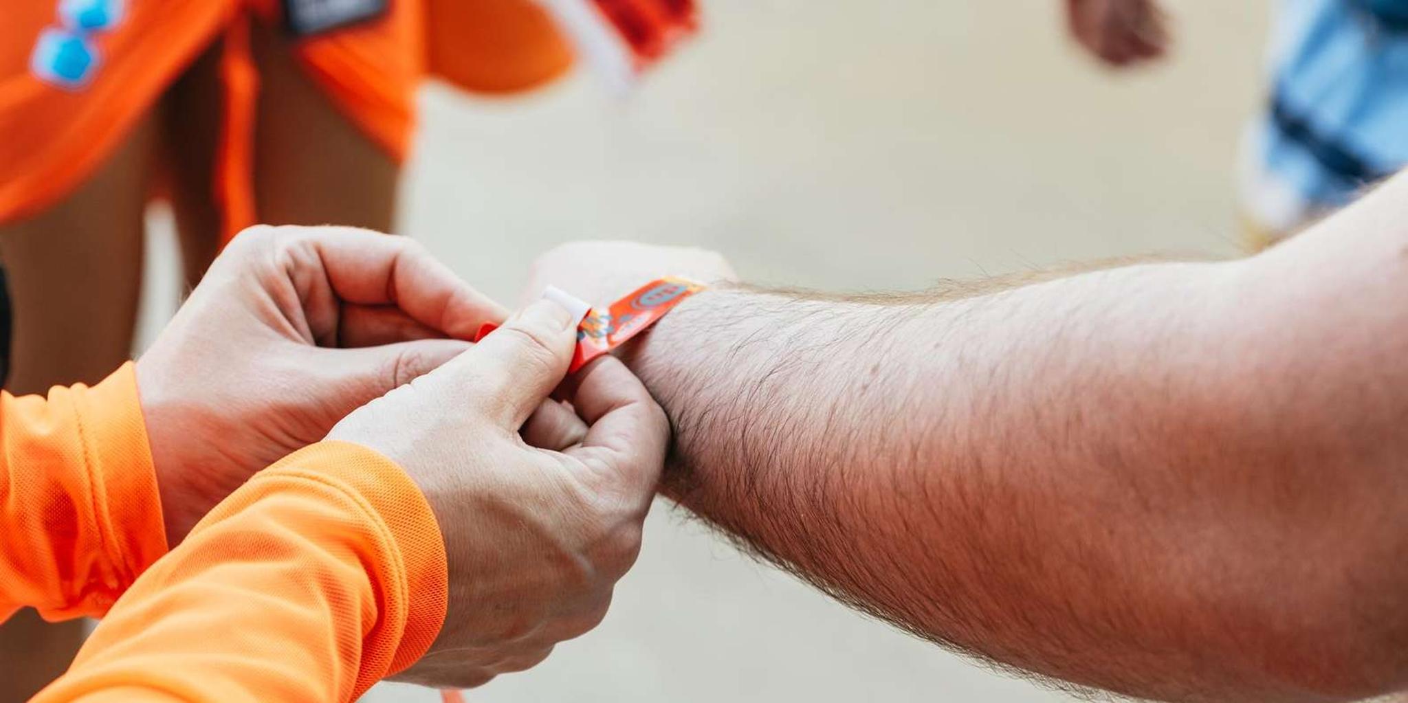 Las Vegas Pool Party Crawl with Party Bus - Image 6