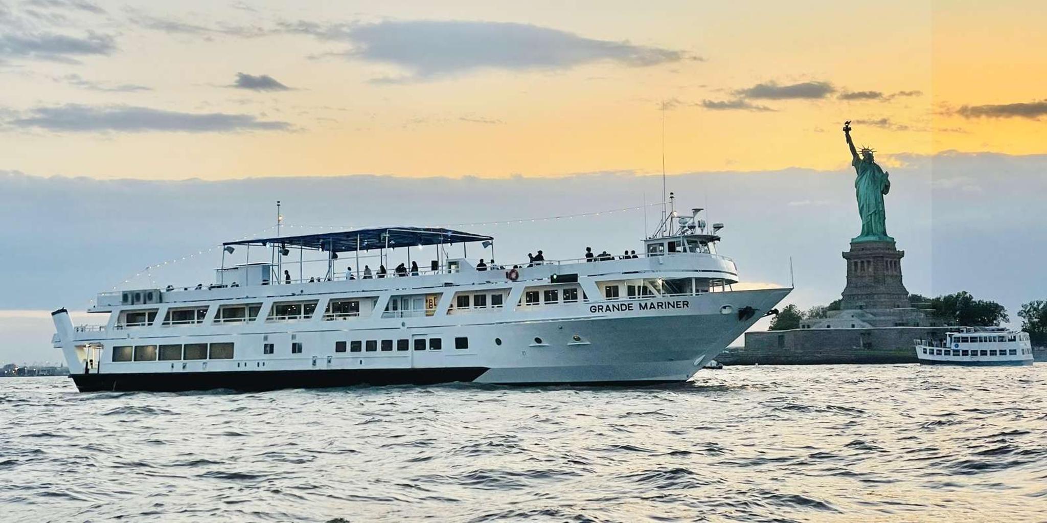 New York City Statue of Liberty Sightseeing Cruise 90 Min