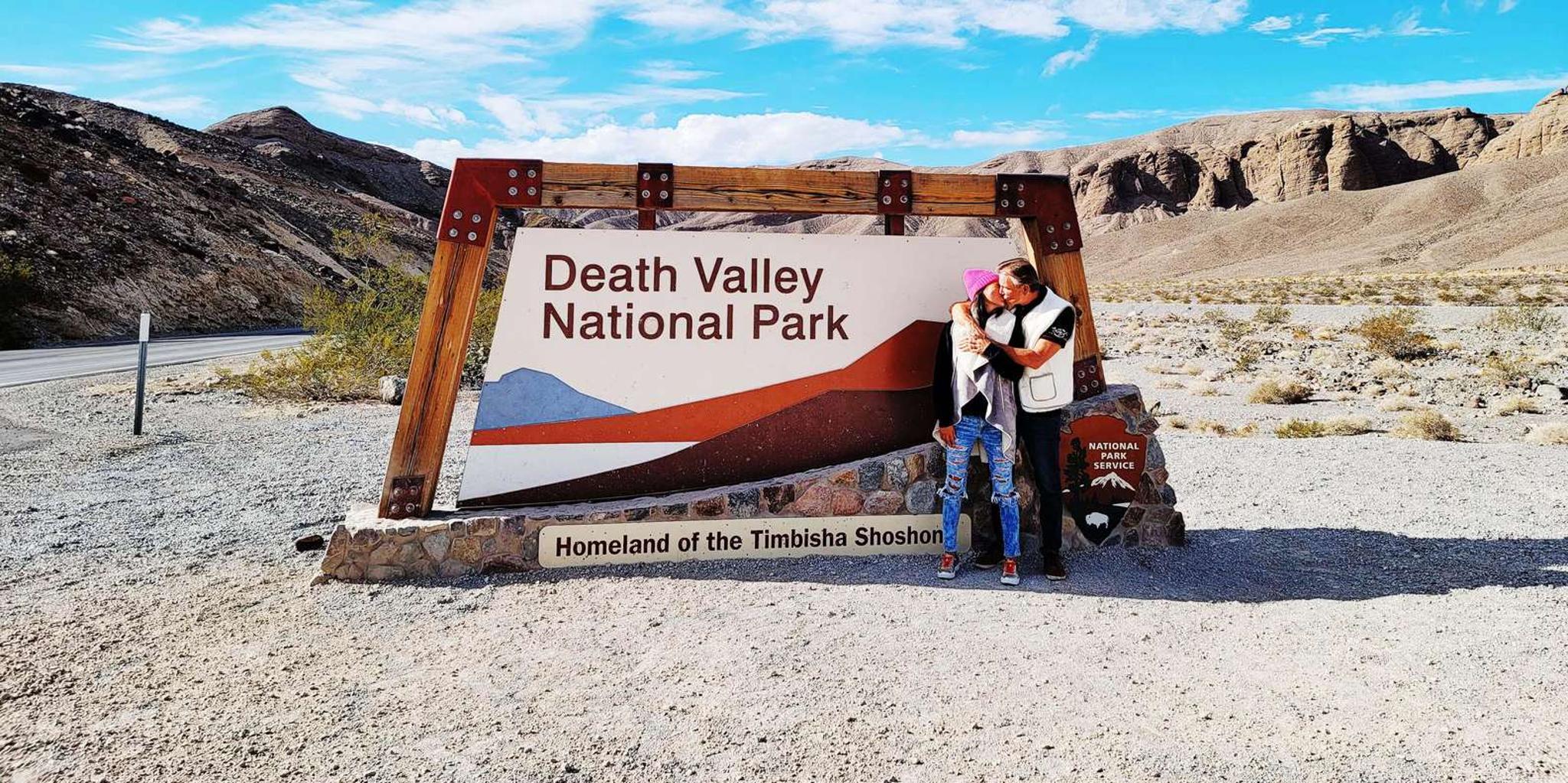 Las Vegas Death Valley Sunset and Stargazing Tour - Image 2