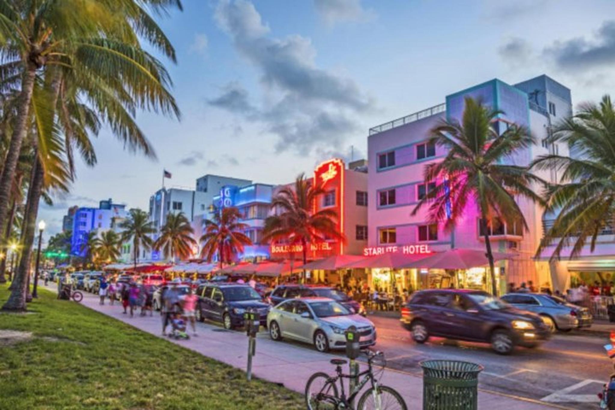 Miami South Beach Sightseeing Tour 2.5 hr - Image 1