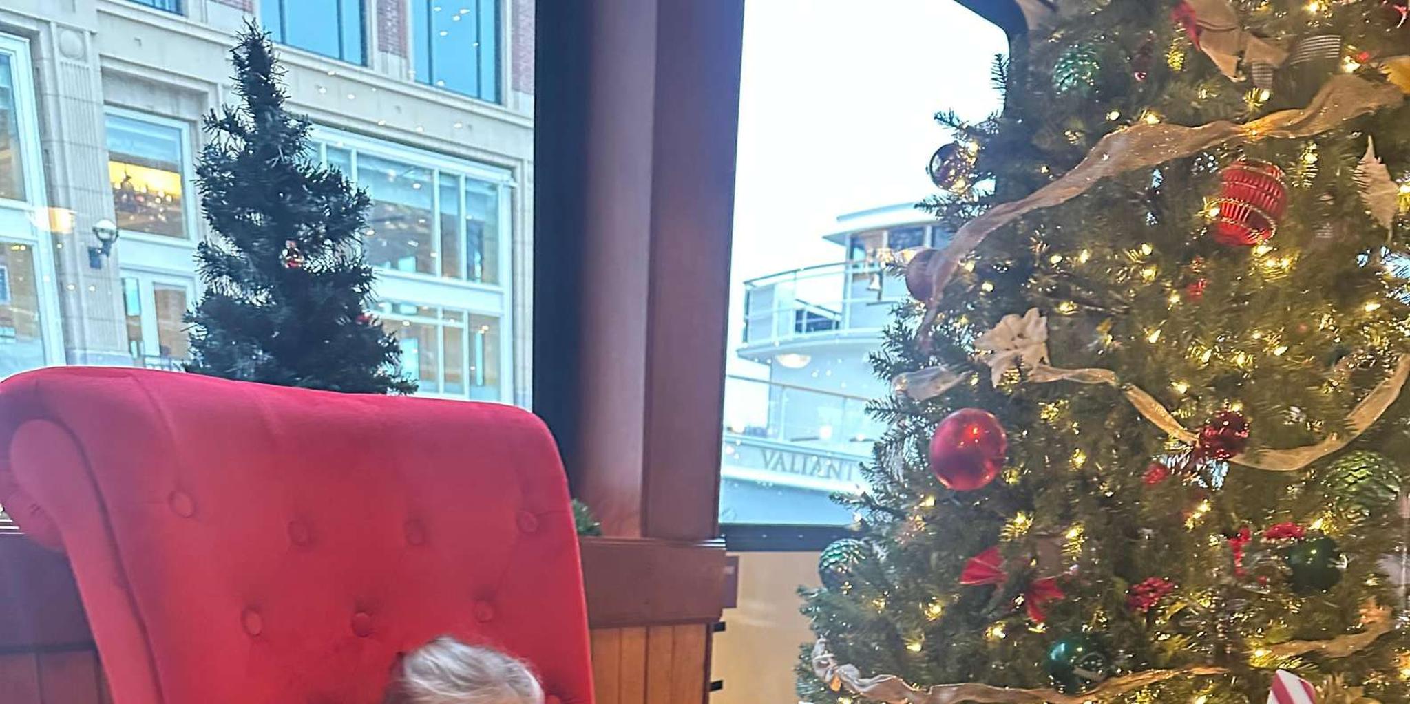 Boston Harbor Santa Brunch Cruise - Image 4