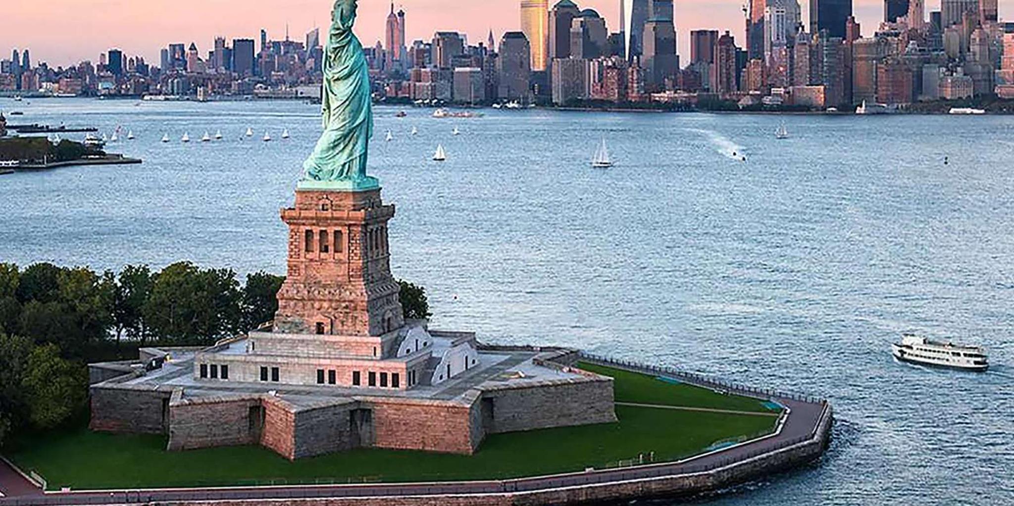 New York City 9/11 Memorial and Liberty Tour - Image 4