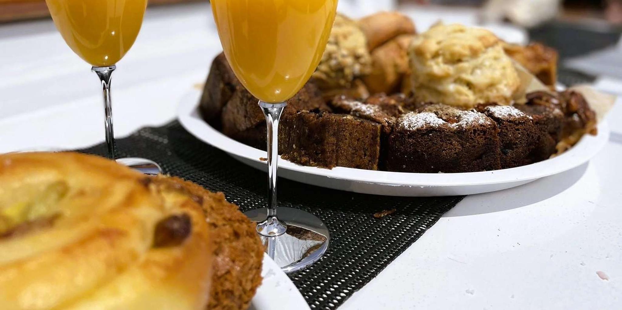 Boston Harbor Pastries & Prosecco Sail 2 hr
