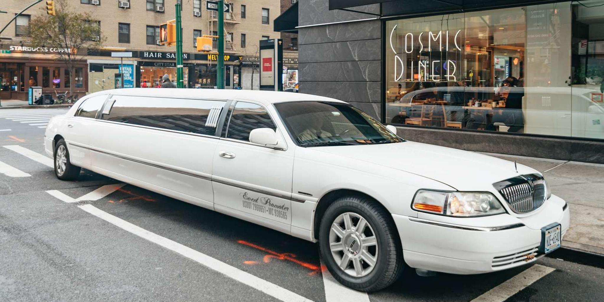 New York City Shopping Tour at Woodbury Common Outlets - Image 2