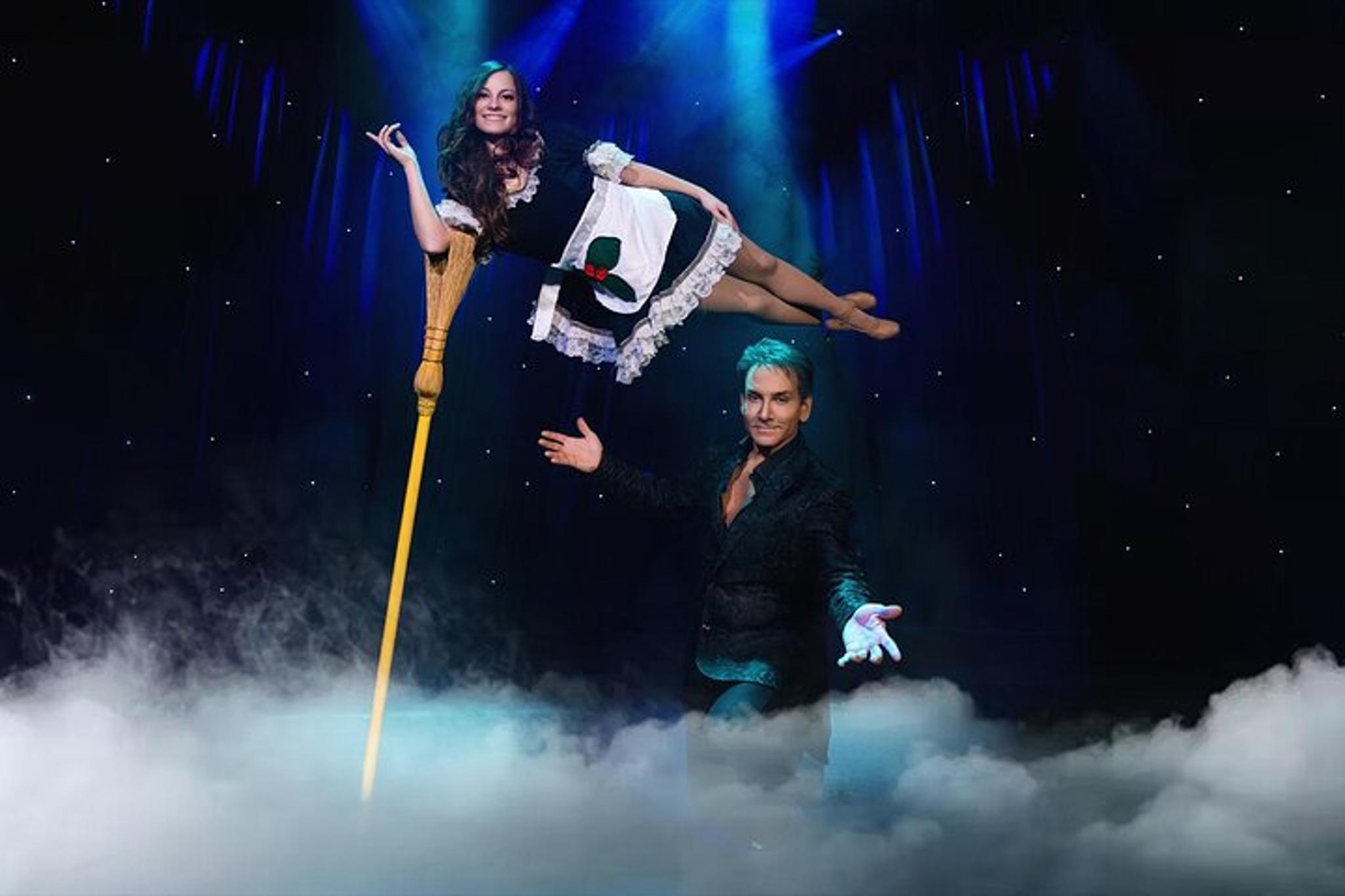 Pigeon Forge Magic Show with Terry Evanswood - Image 2