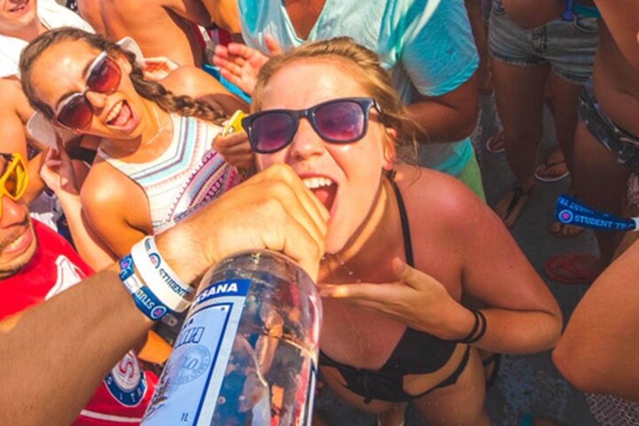 Miami Party Boat with Live DJ and Open Bar 3 hr - Image 4