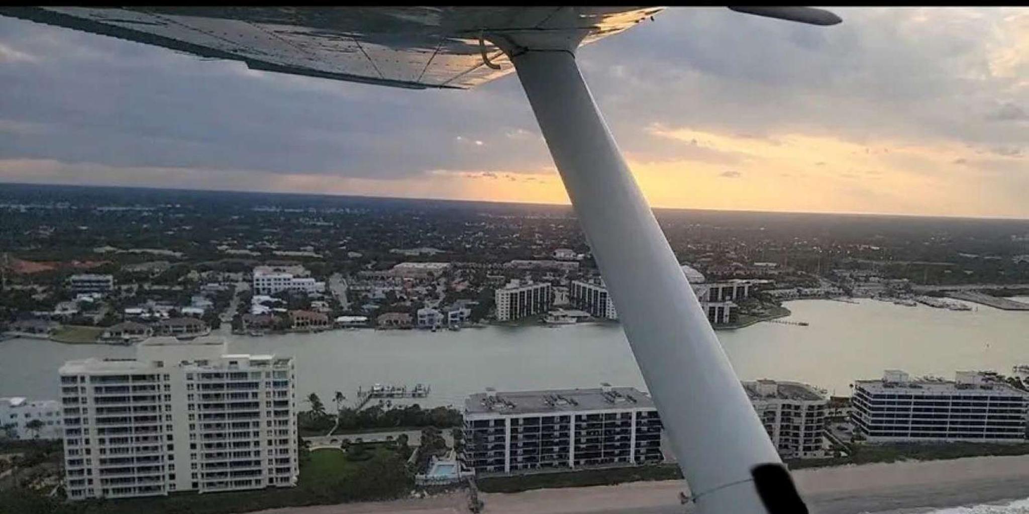 Jupiter Scenic Air Tour in a Cessna 182 - Image 4