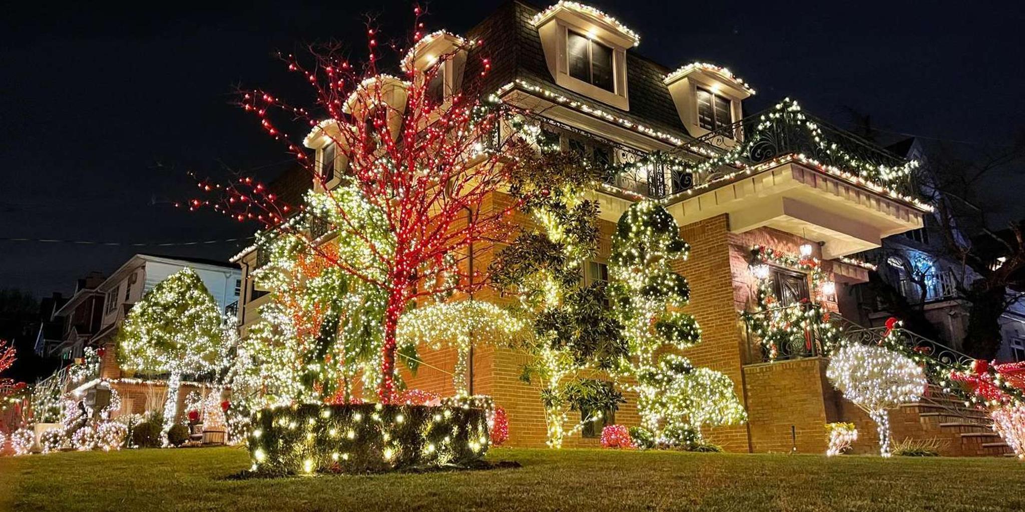 New York City Dyker Heights Christmas Lights Tour