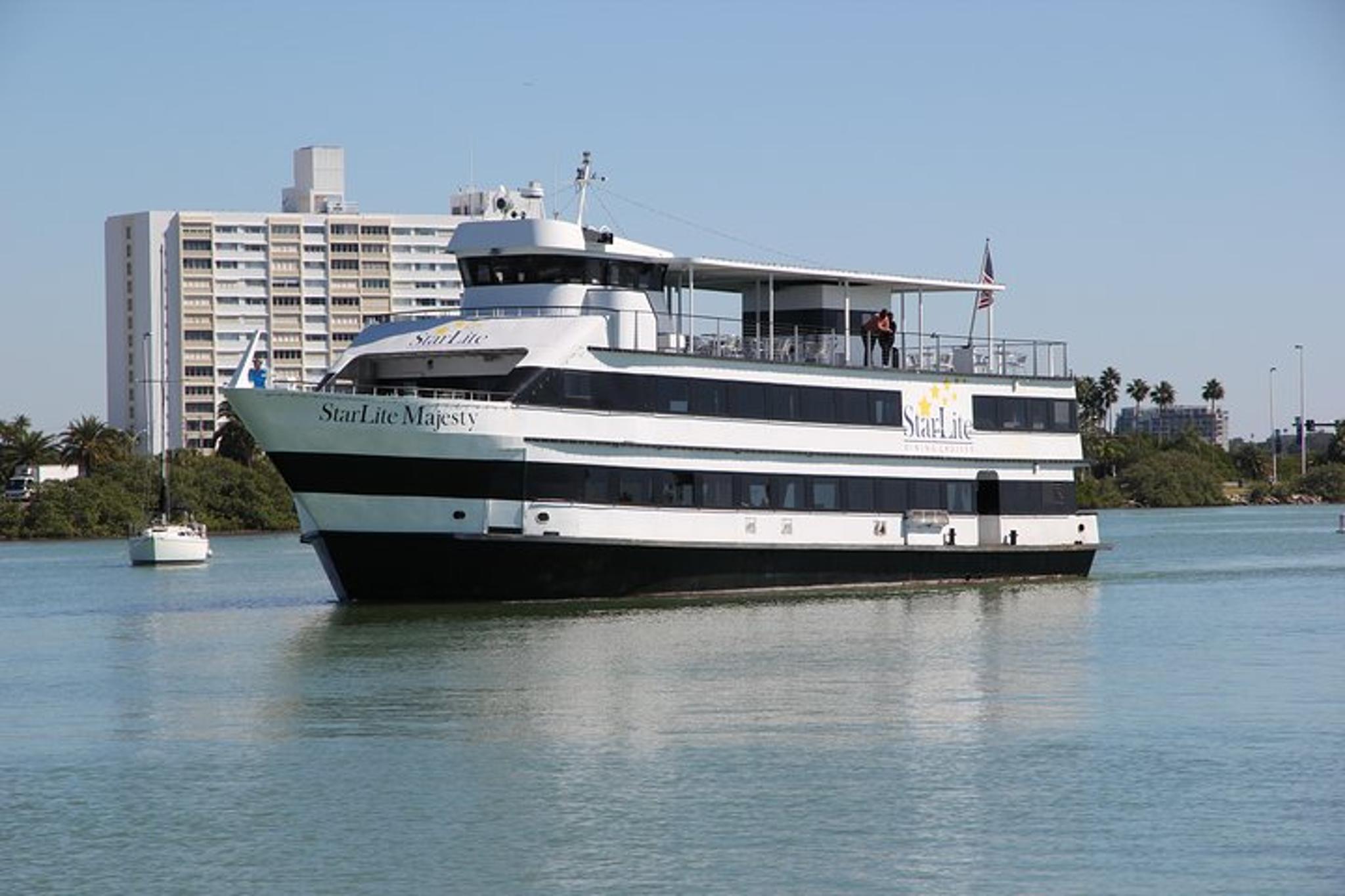 Clearwater Yacht Sightseeing Cruise - Image 3