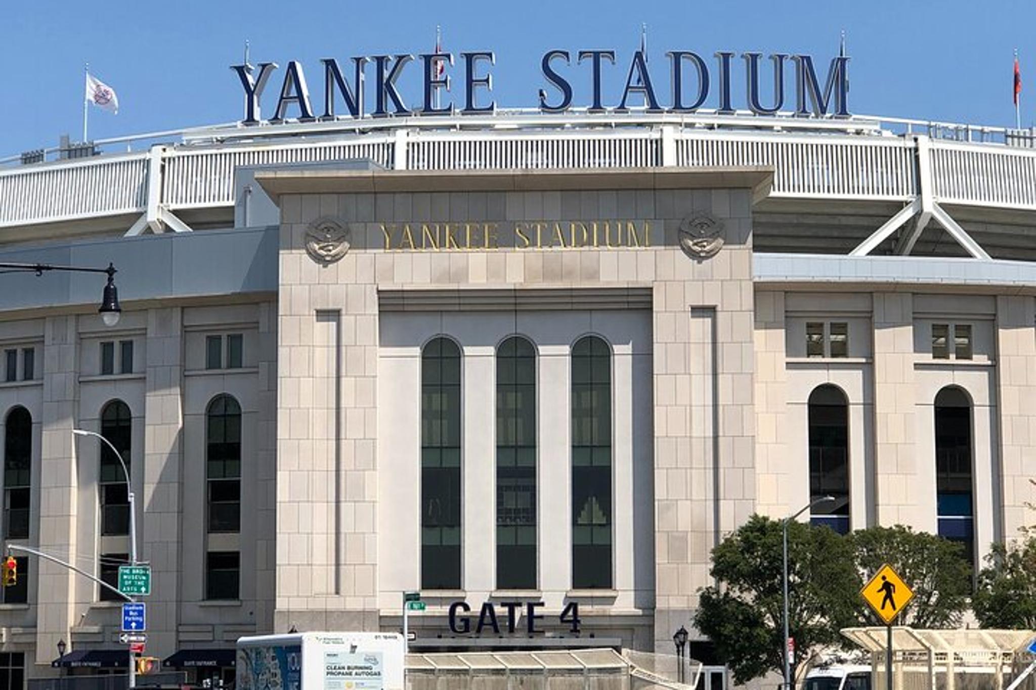 Bronx Zoo & Yankee Stadium Bus Tour