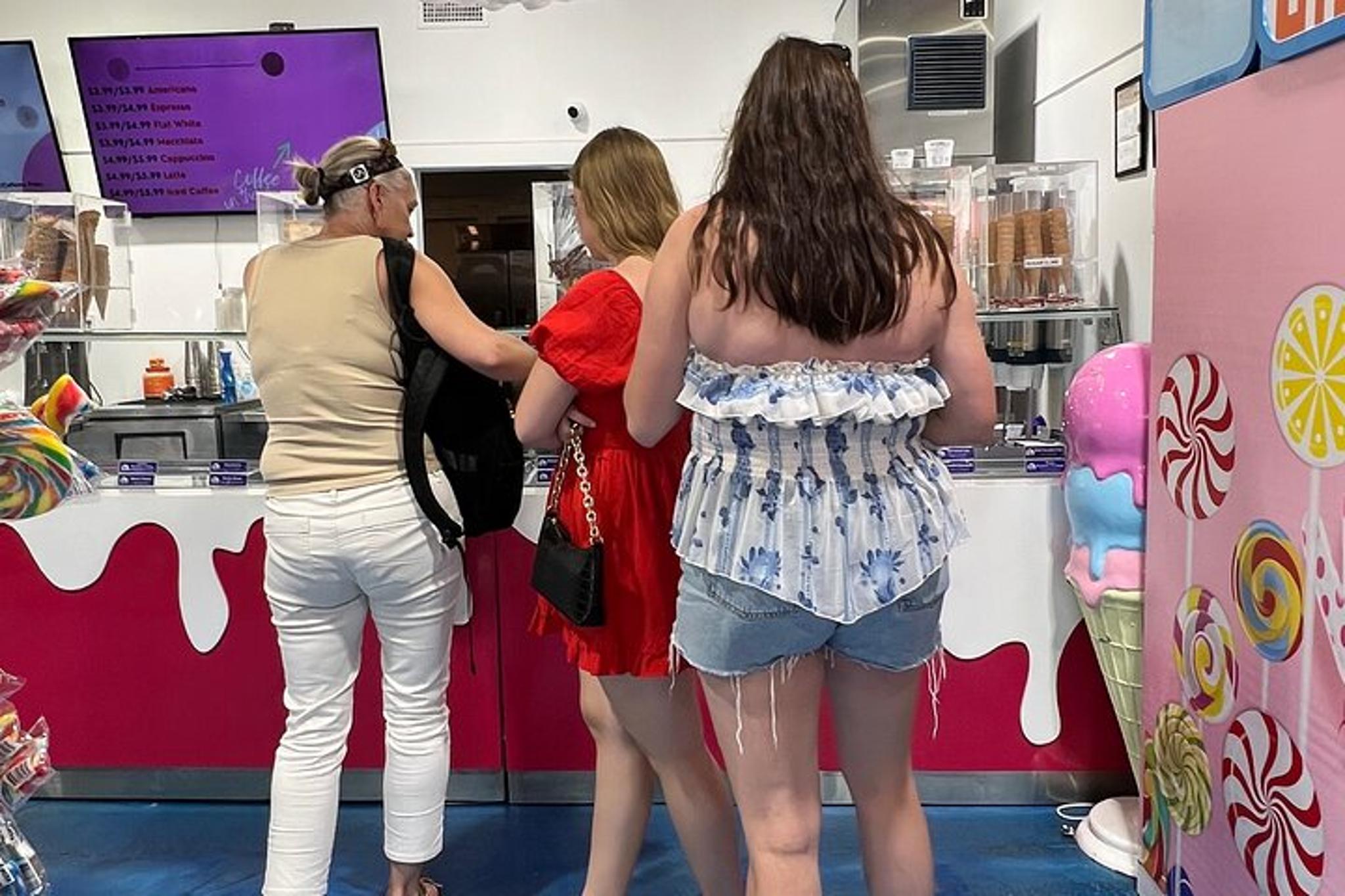 Tybee Island Shopping Tour with Wine