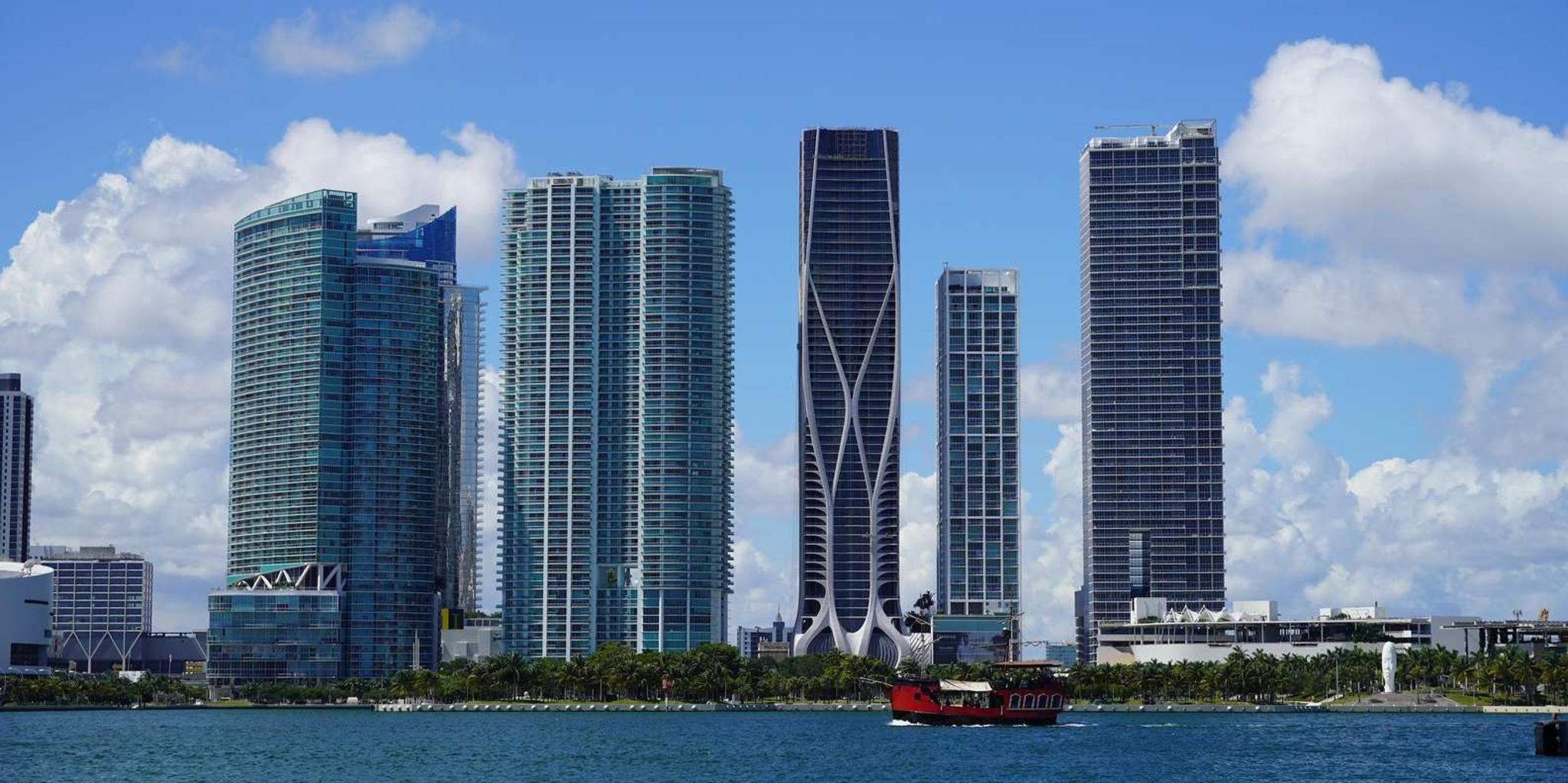 Miami Pirate Boat Tour: Skyline & Millionaire Homes - Image 2