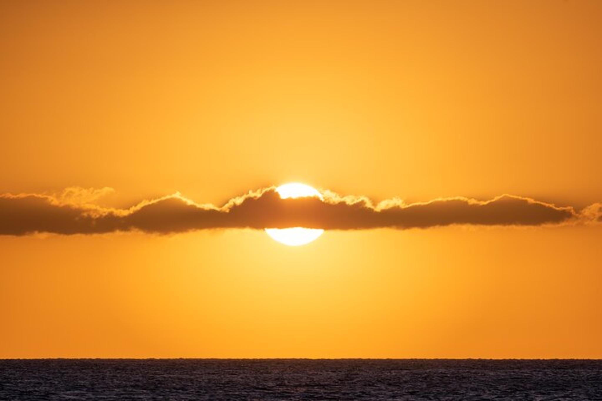 Honolulu Sunset Cruise on Moana Catamaran - Image 6
