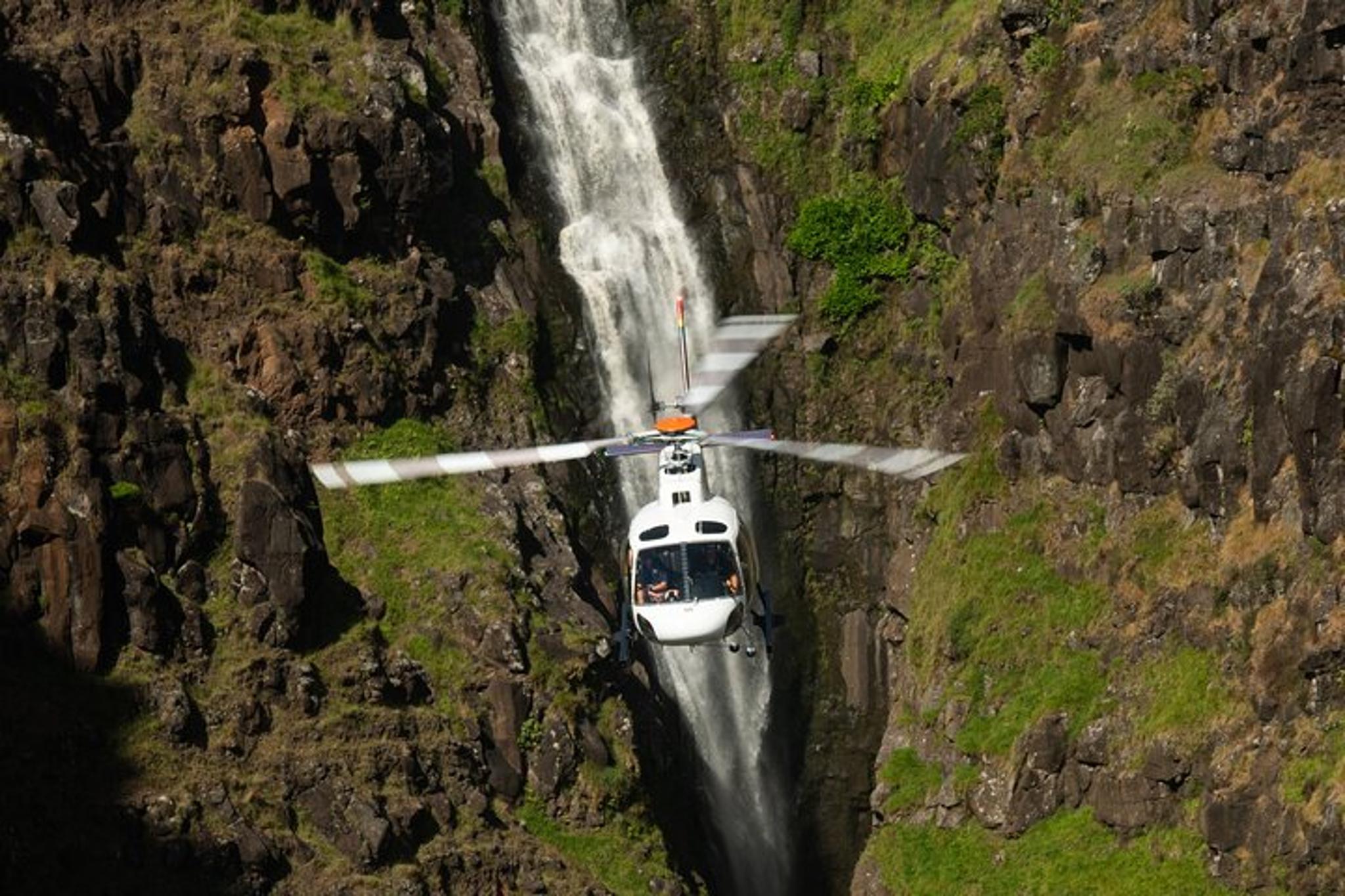 Kauai Helicopter Tour Doors-On 60 Min - Image 4