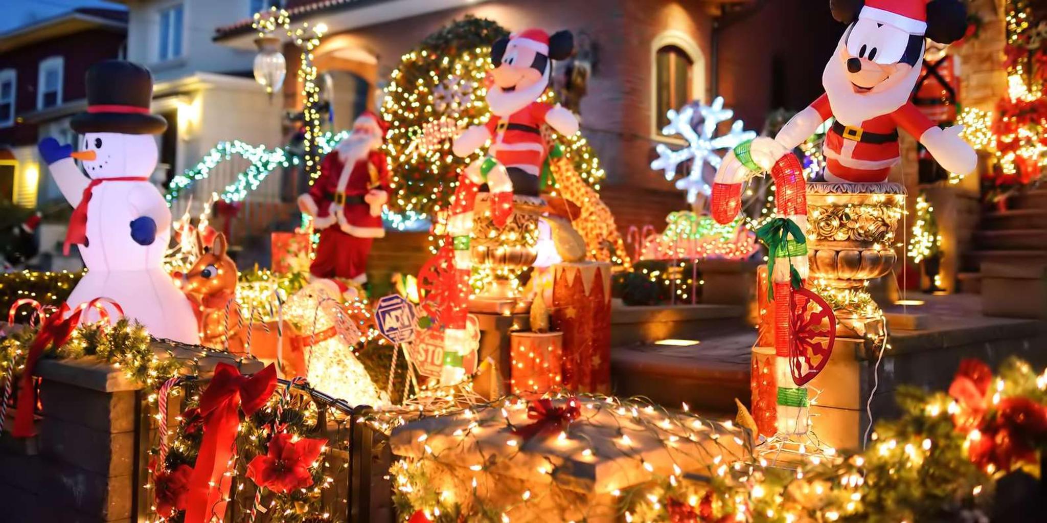 New York City Christmas Lights Tour in Dyker Heights - Image 4