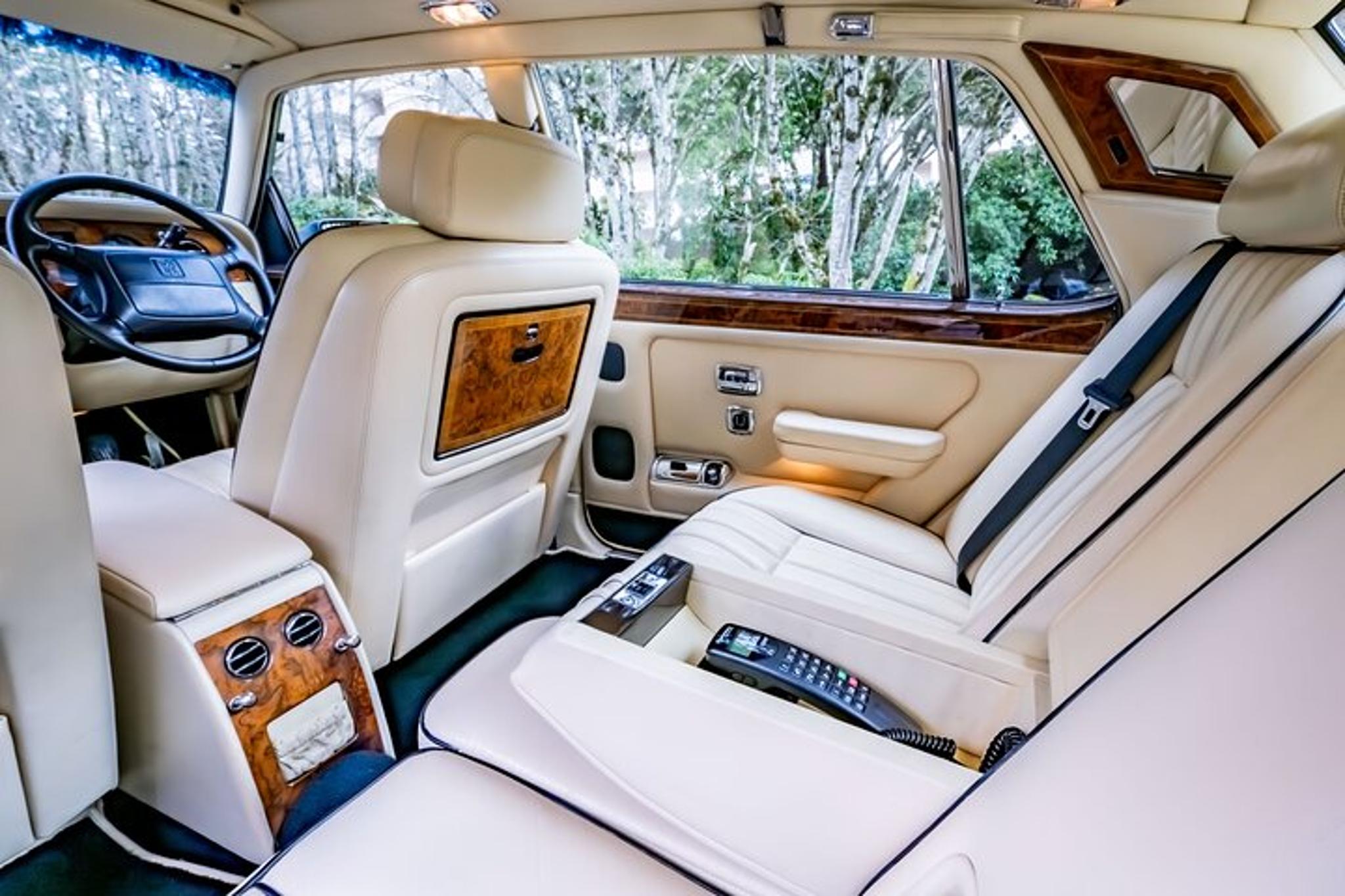 Oregon Wine Tasting Tour in Chauffeured Rolls-Royce - Image 3