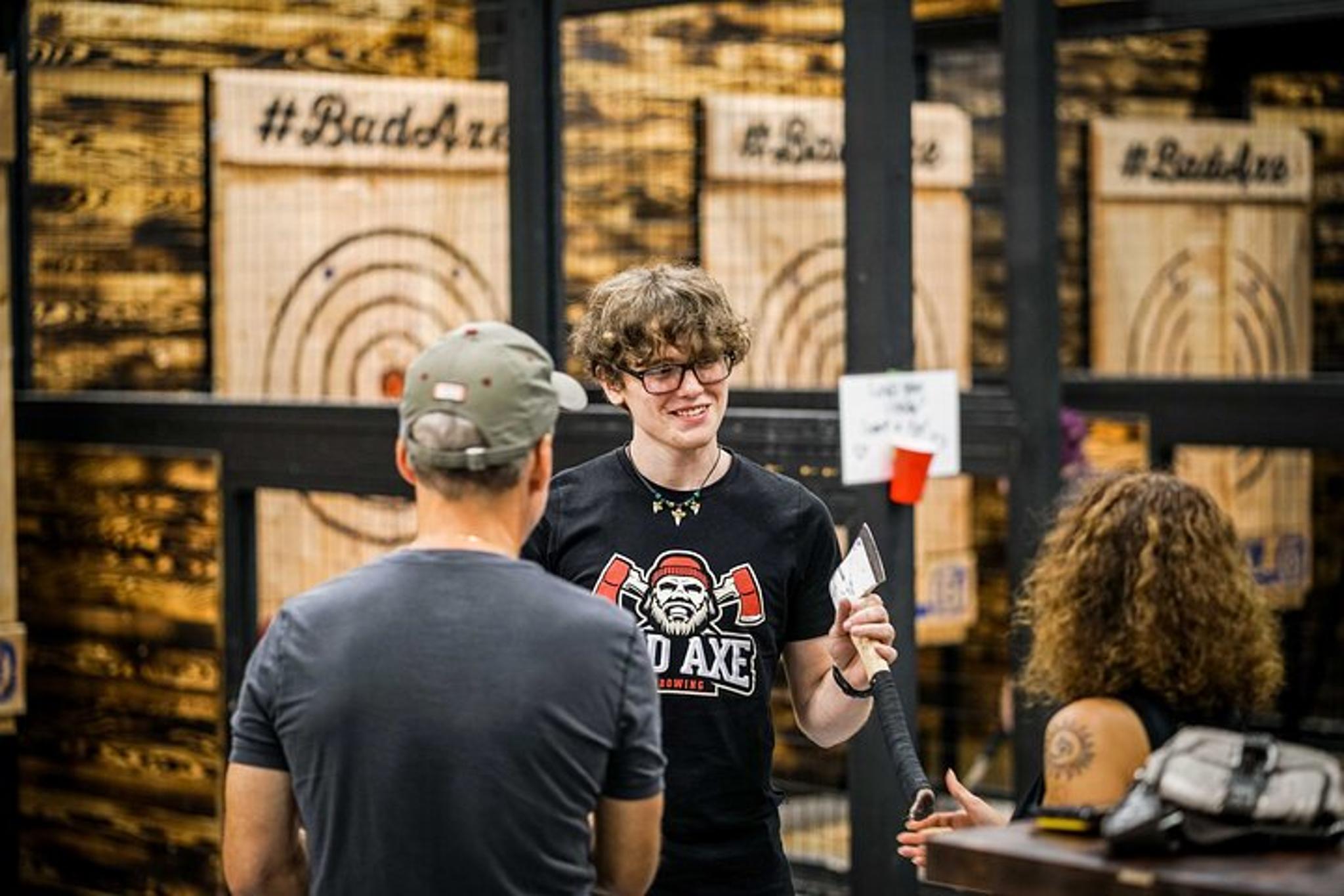 Indianapolis Axe Throwing Experience 1 hr - Image 5