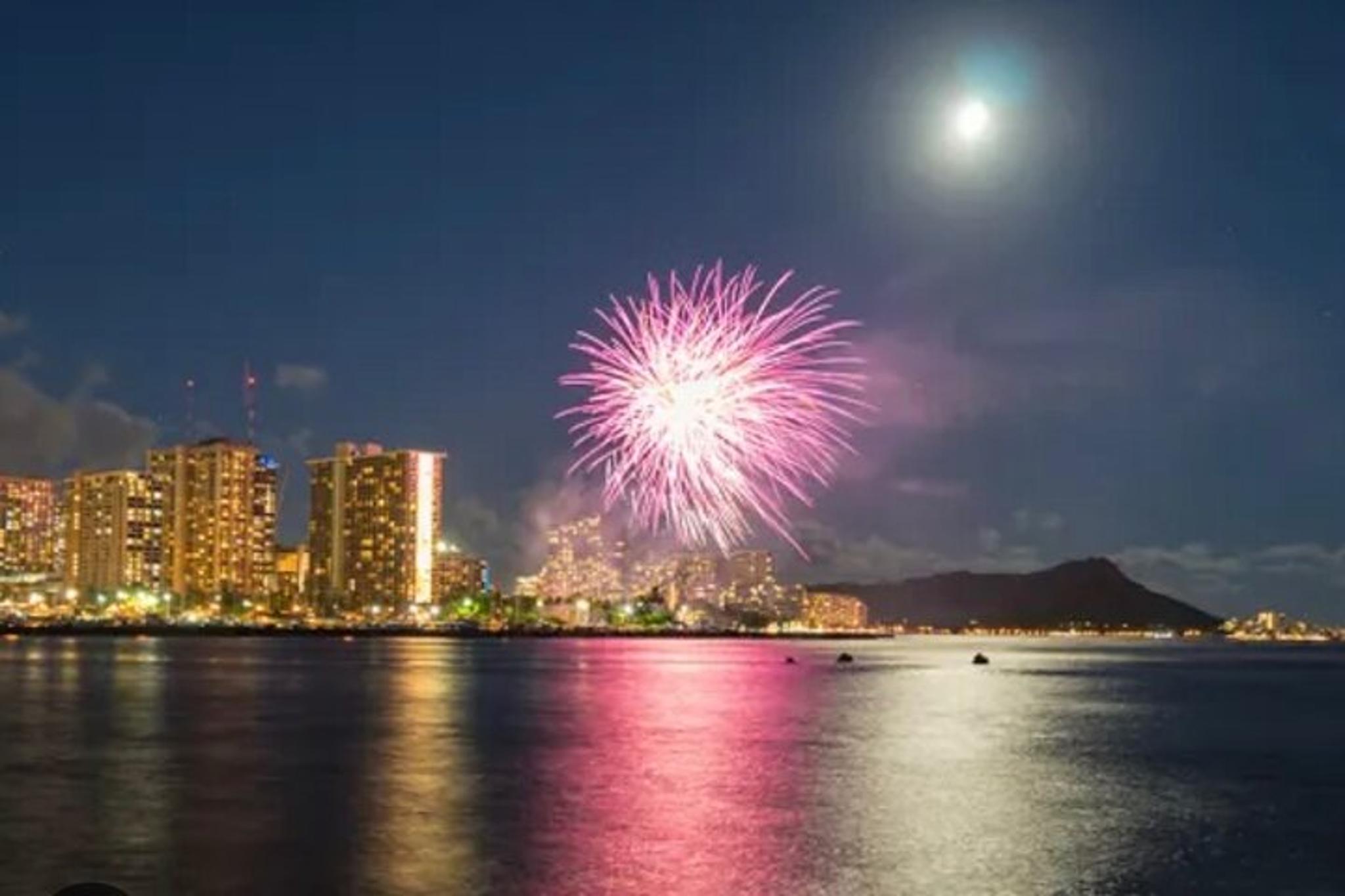 Waikiki Fireworks Night Sail - Image 1