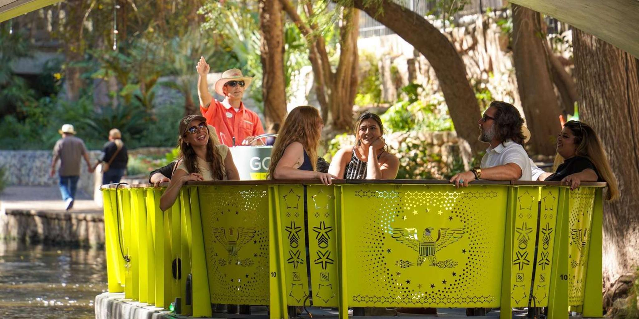 San Antonio Walking Tour with Riverwalk Cruise