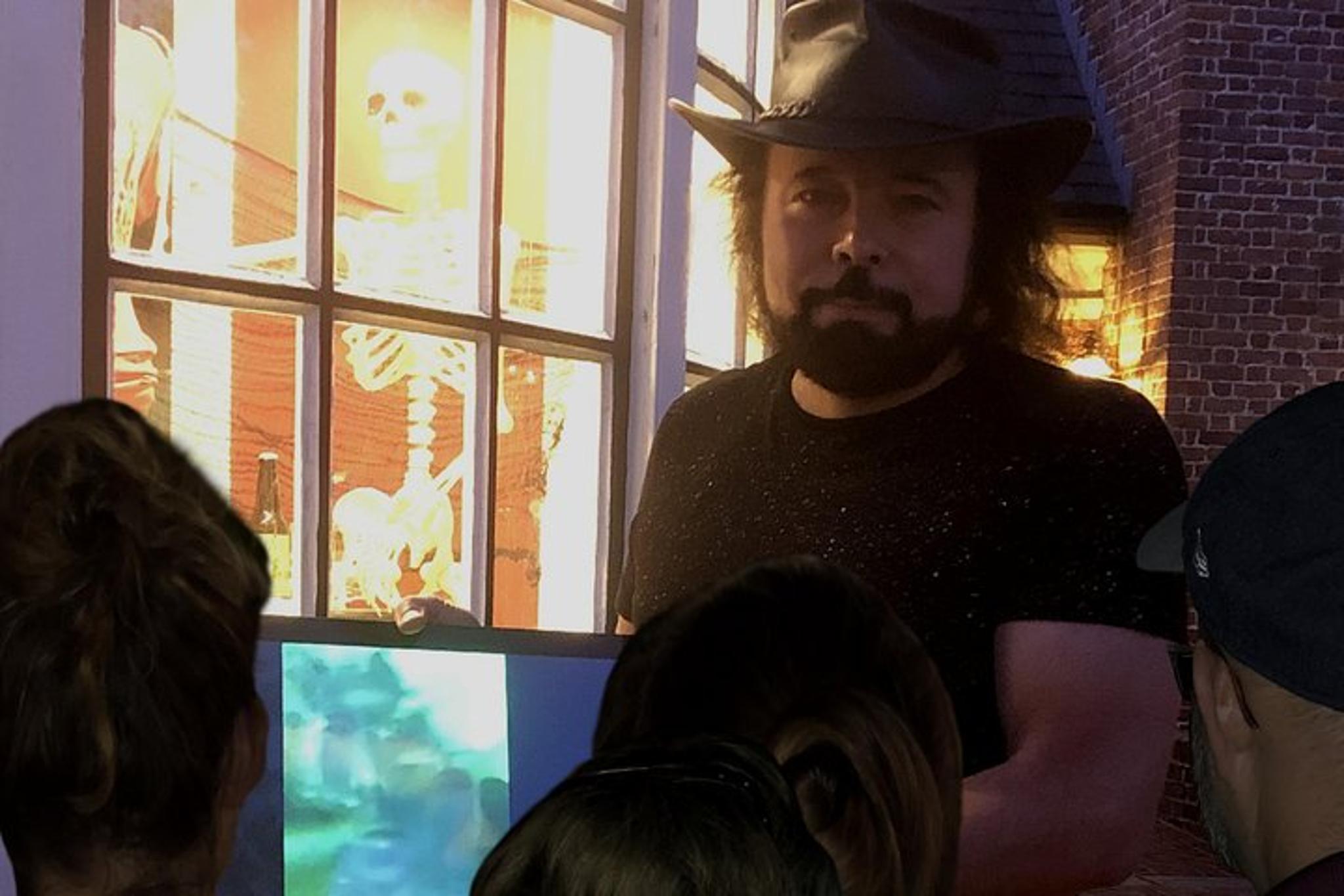 Williamsburg Ghost Tour with Real Photos
