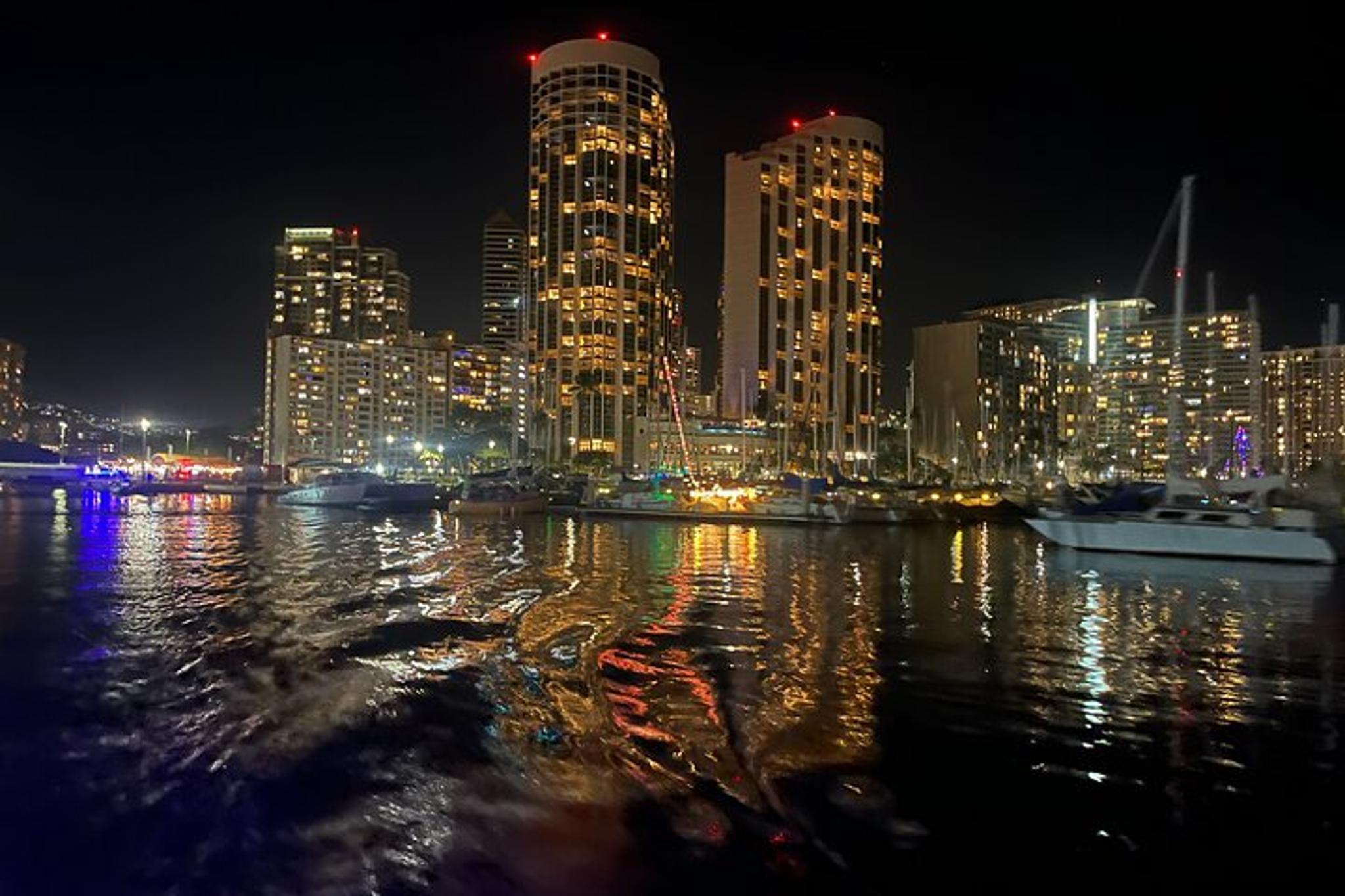 Waikiki Sunset & Fireworks Cruise - Image 5