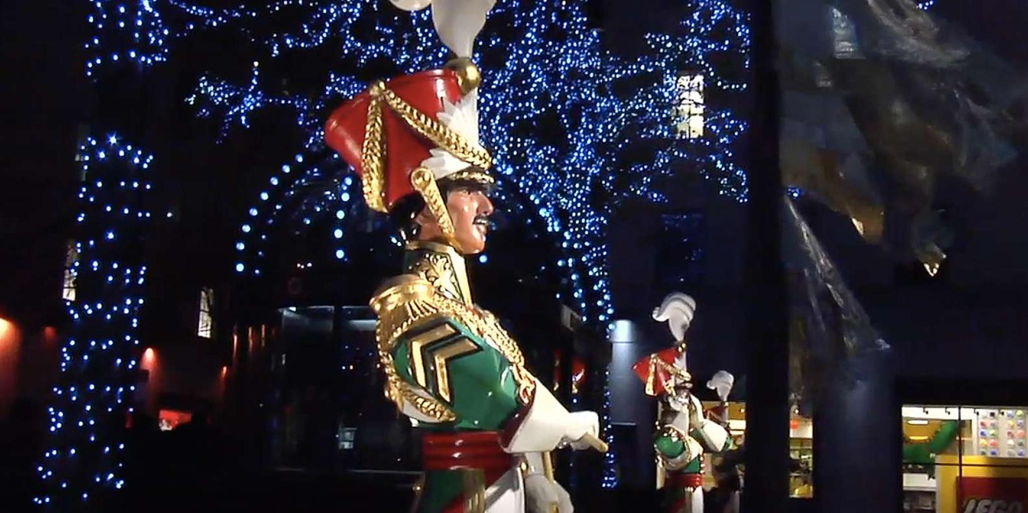 New York Dyker Heights Holiday Lights Tour - Image 3