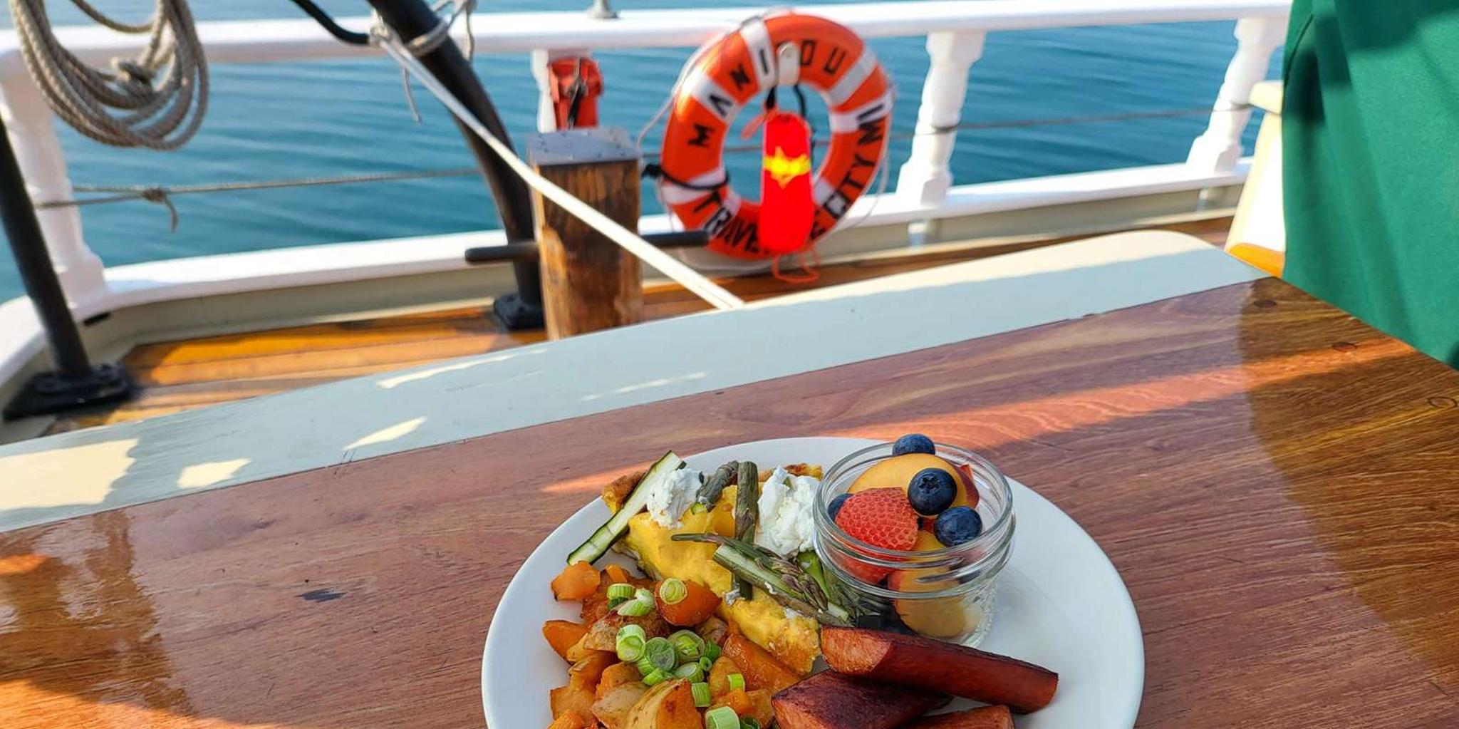 Traverse City Brunch Sail on Tall Ship Manitou 2 hr