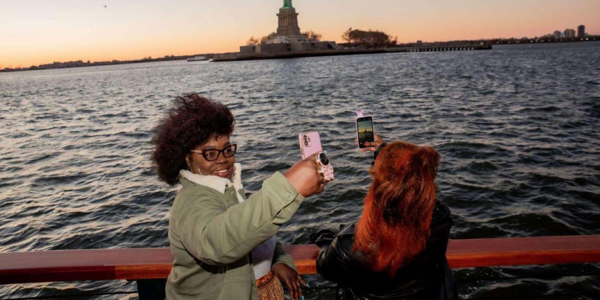 New York City Sightseeing Cruise with Drink - Image 6