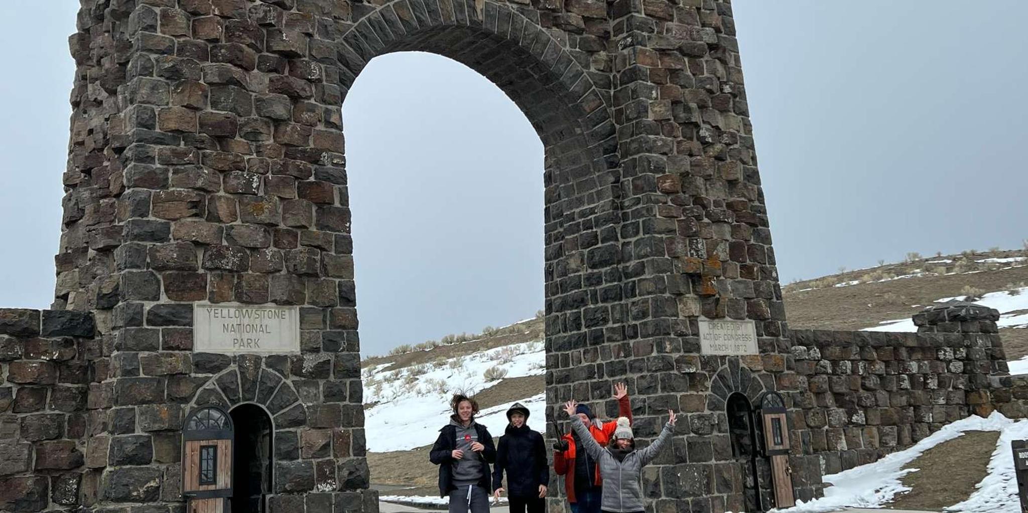 Yellowstone Private Guided Car Tour with Lunch - Image 6