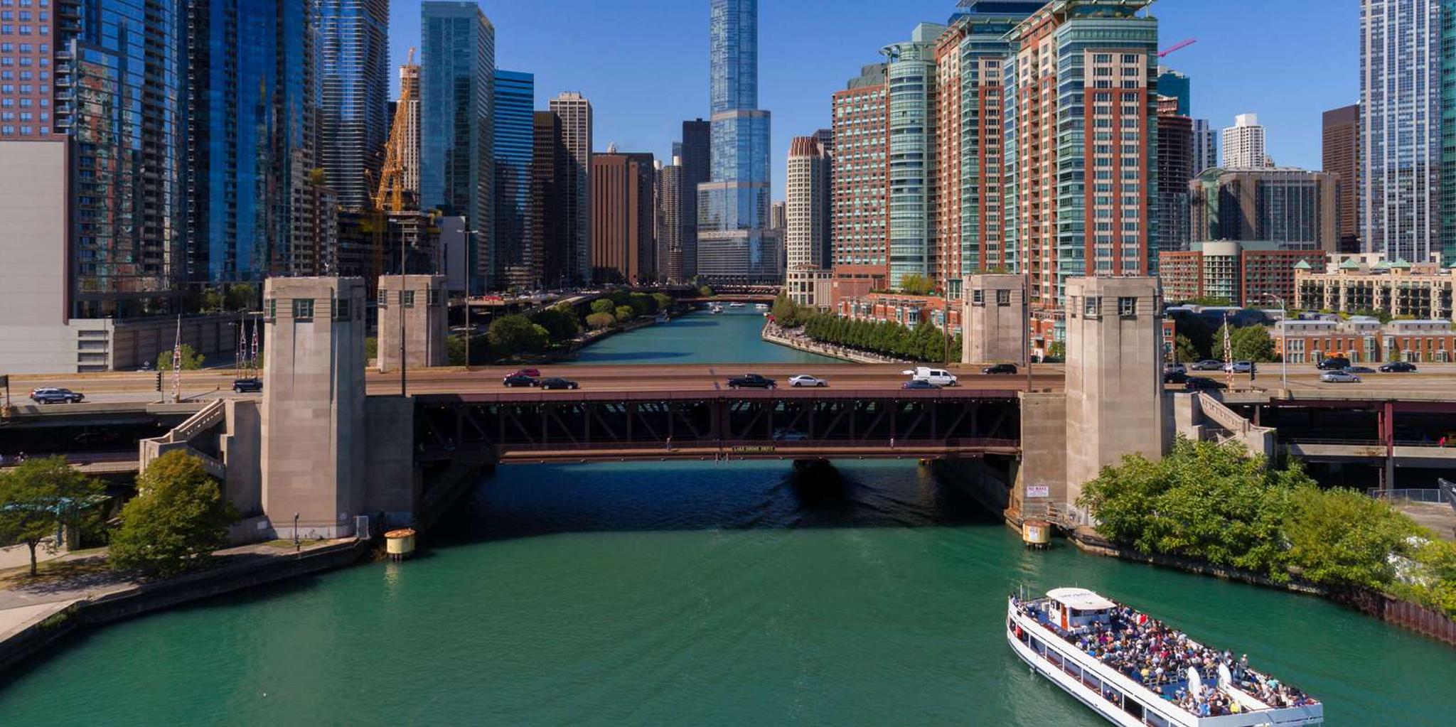 Chicago Architecture River Cruise 45 min - Image 3