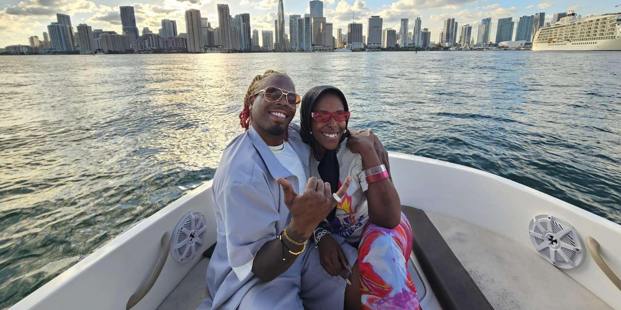 Miami Boat Cruise with Music and BYOB 2 hr - Image 6