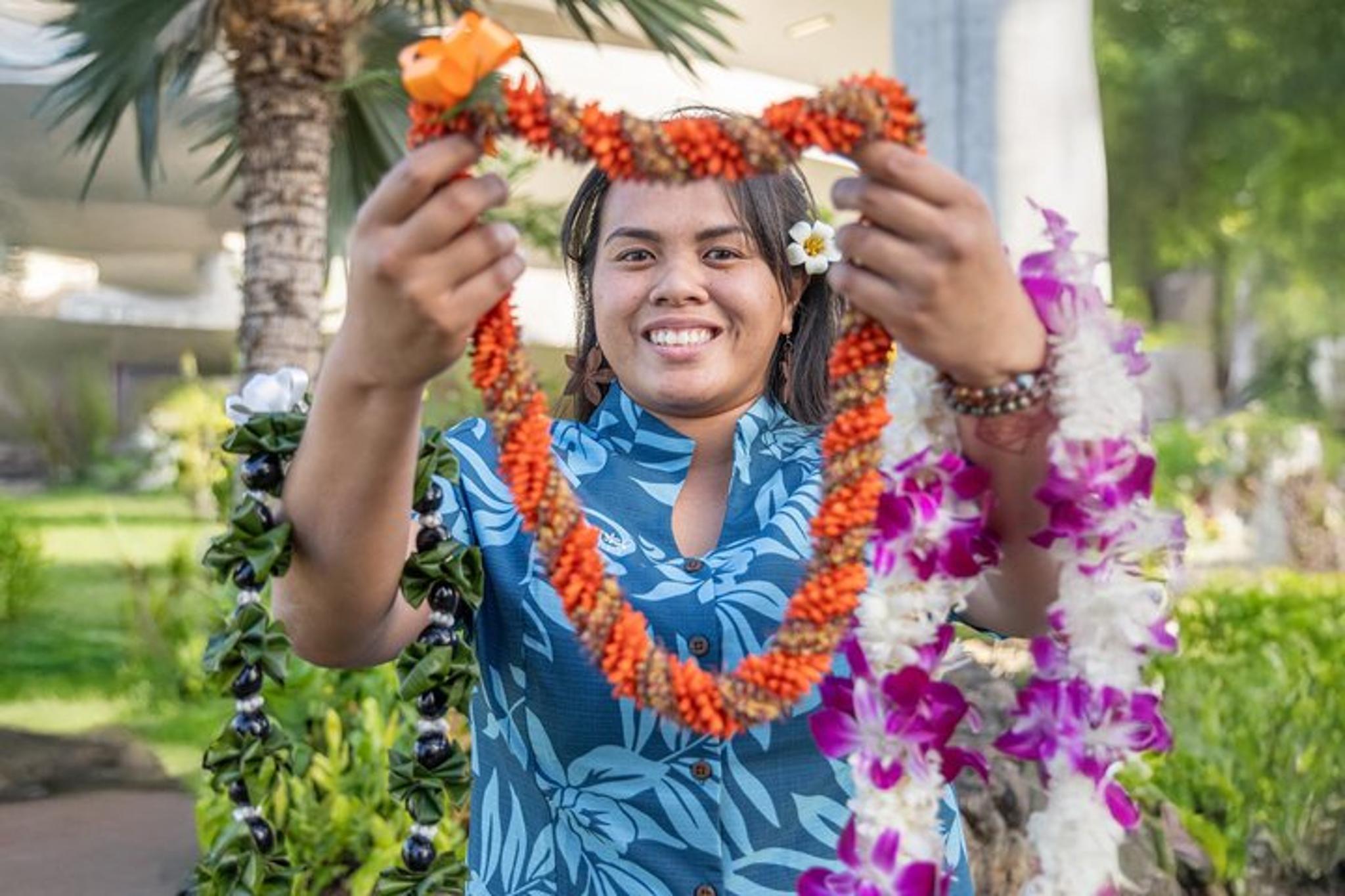 Honolulu Airport Custom Lei Greeting