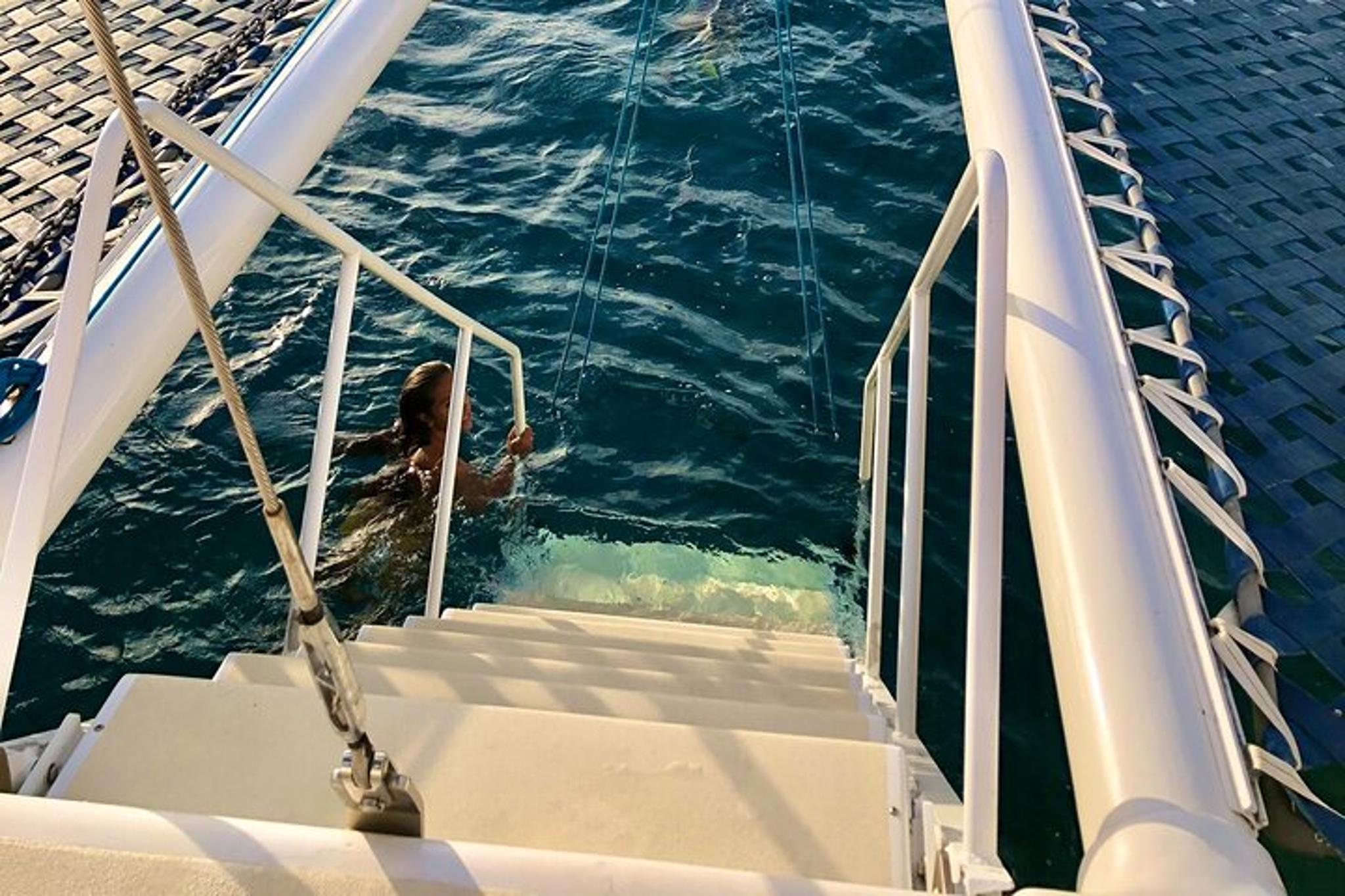 Waikiki Swim and Sail Cocktail Cruise - Image 5