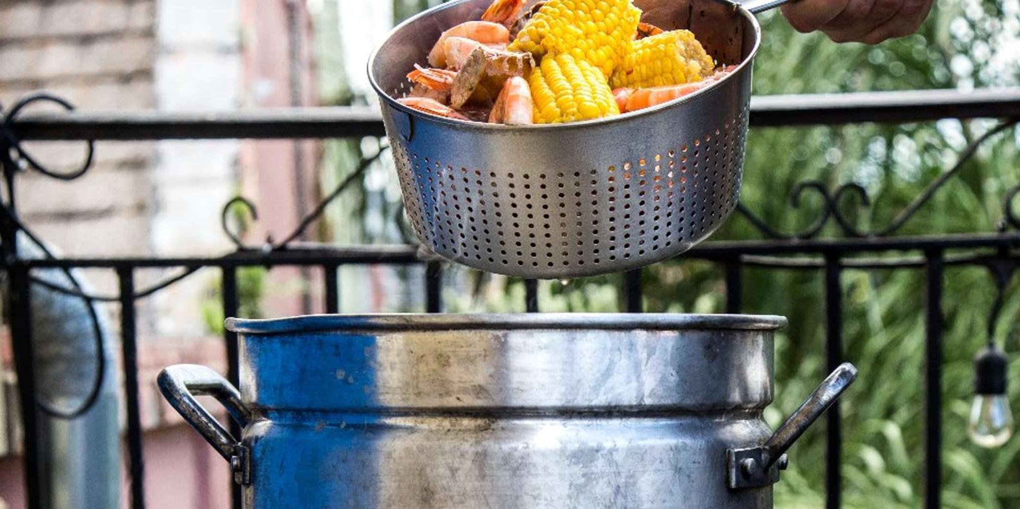 New Orleans Shrimp Boil Experience in French Quarter
