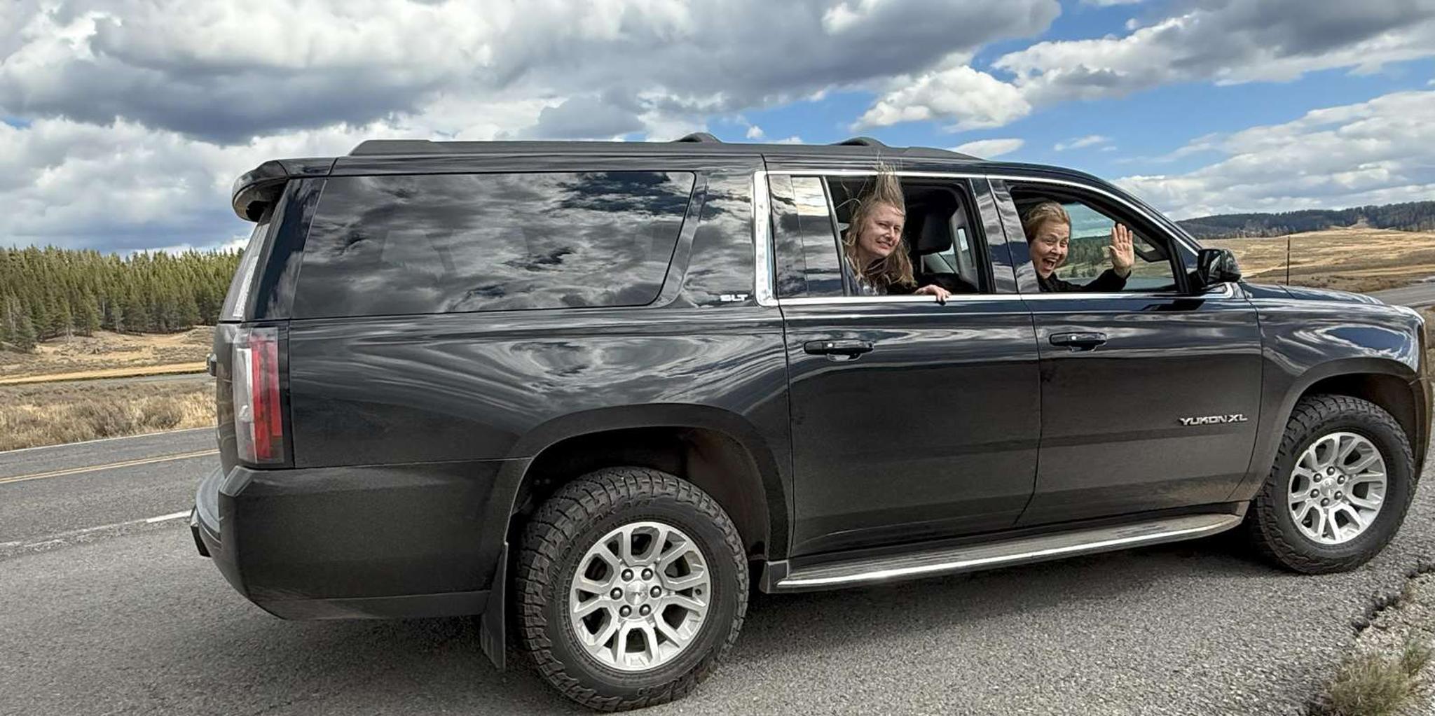 Yellowstone Private Lower Loop Tour with Lunch - Image 3