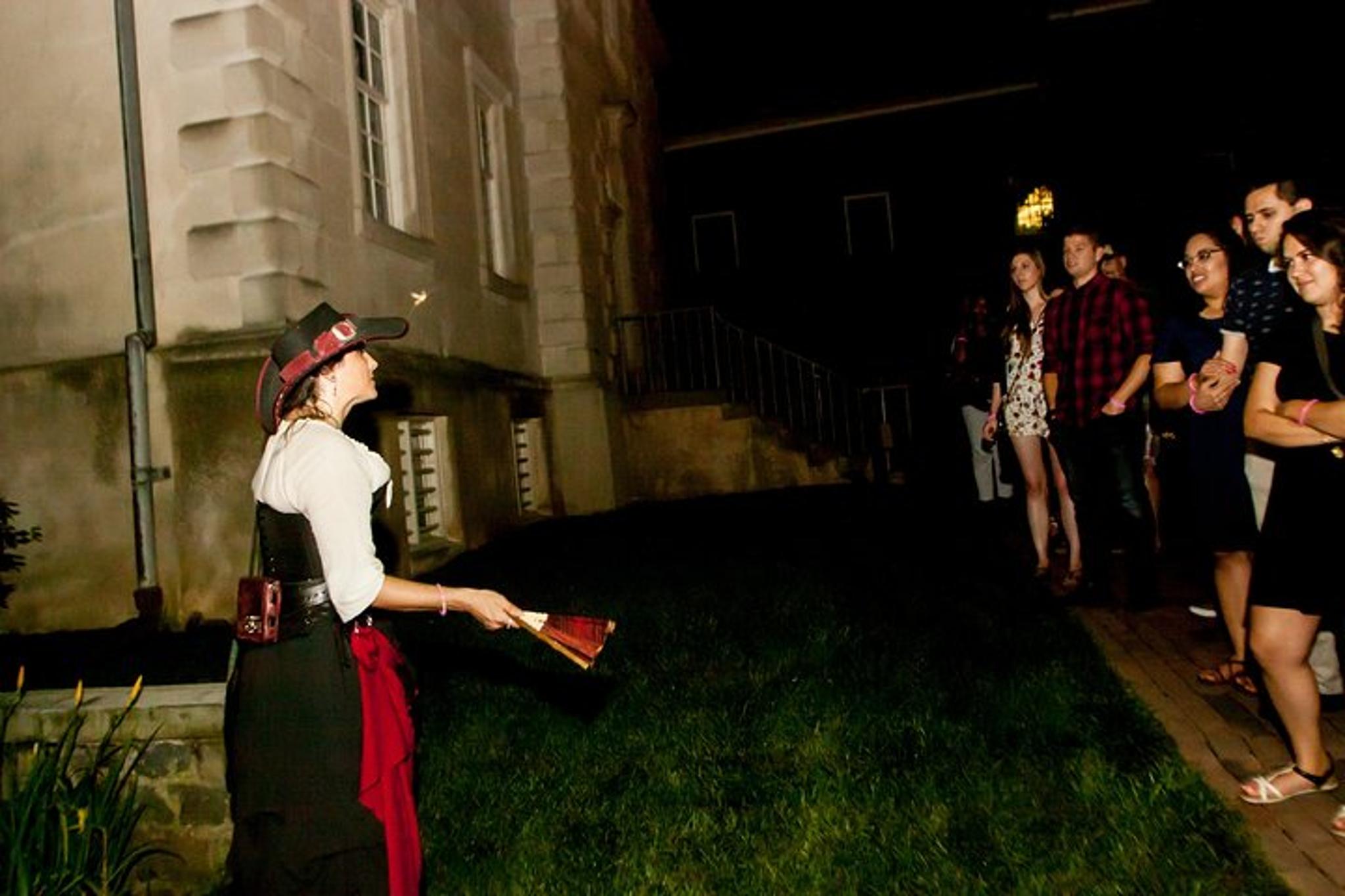 New Orleans Haunted Pub Crawl Ghost Tour 2 hr