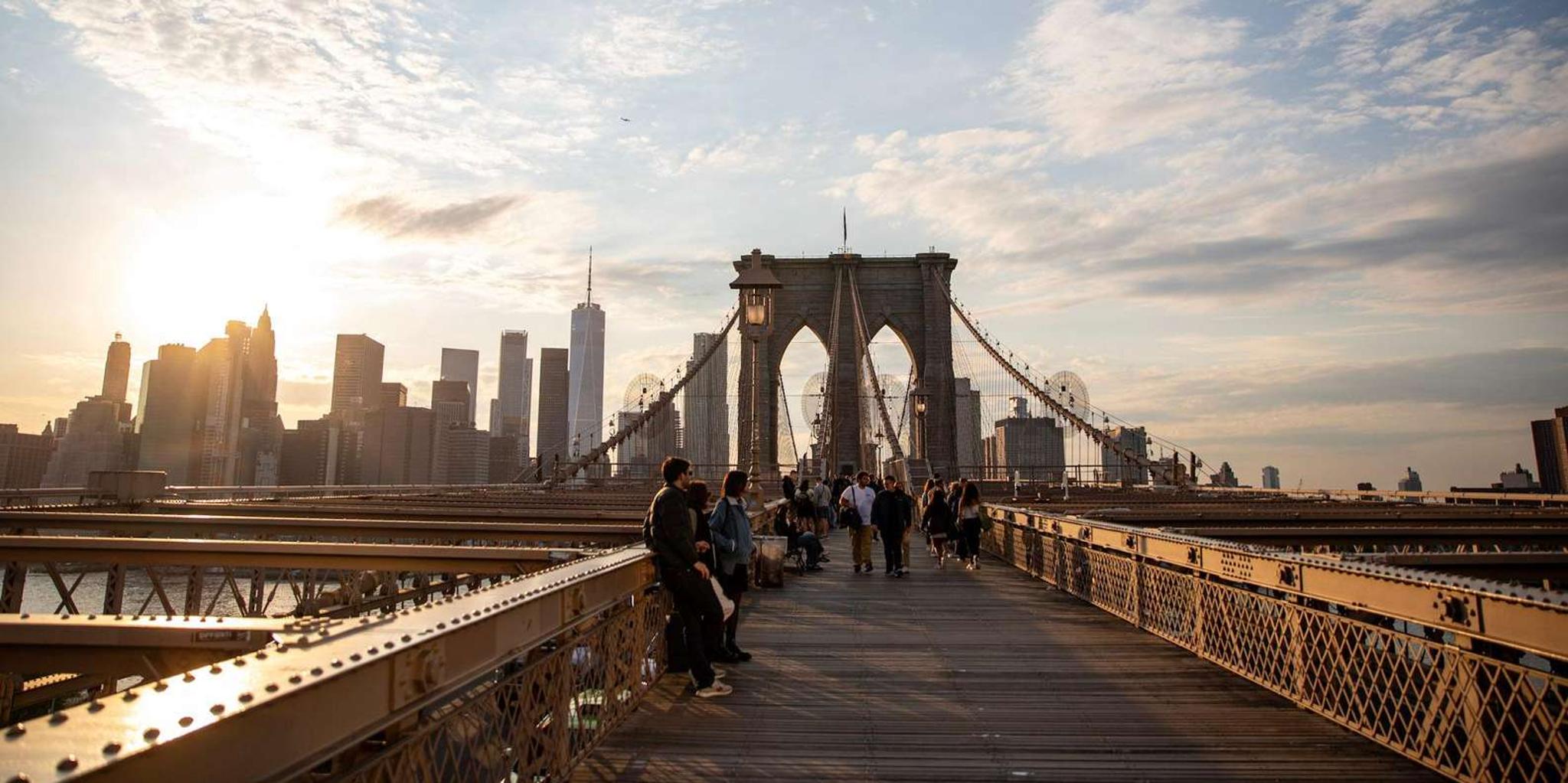 New York City Walking Tour Williamsburg DUMBO Brooklyn Bridge 4 hr - Image 2
