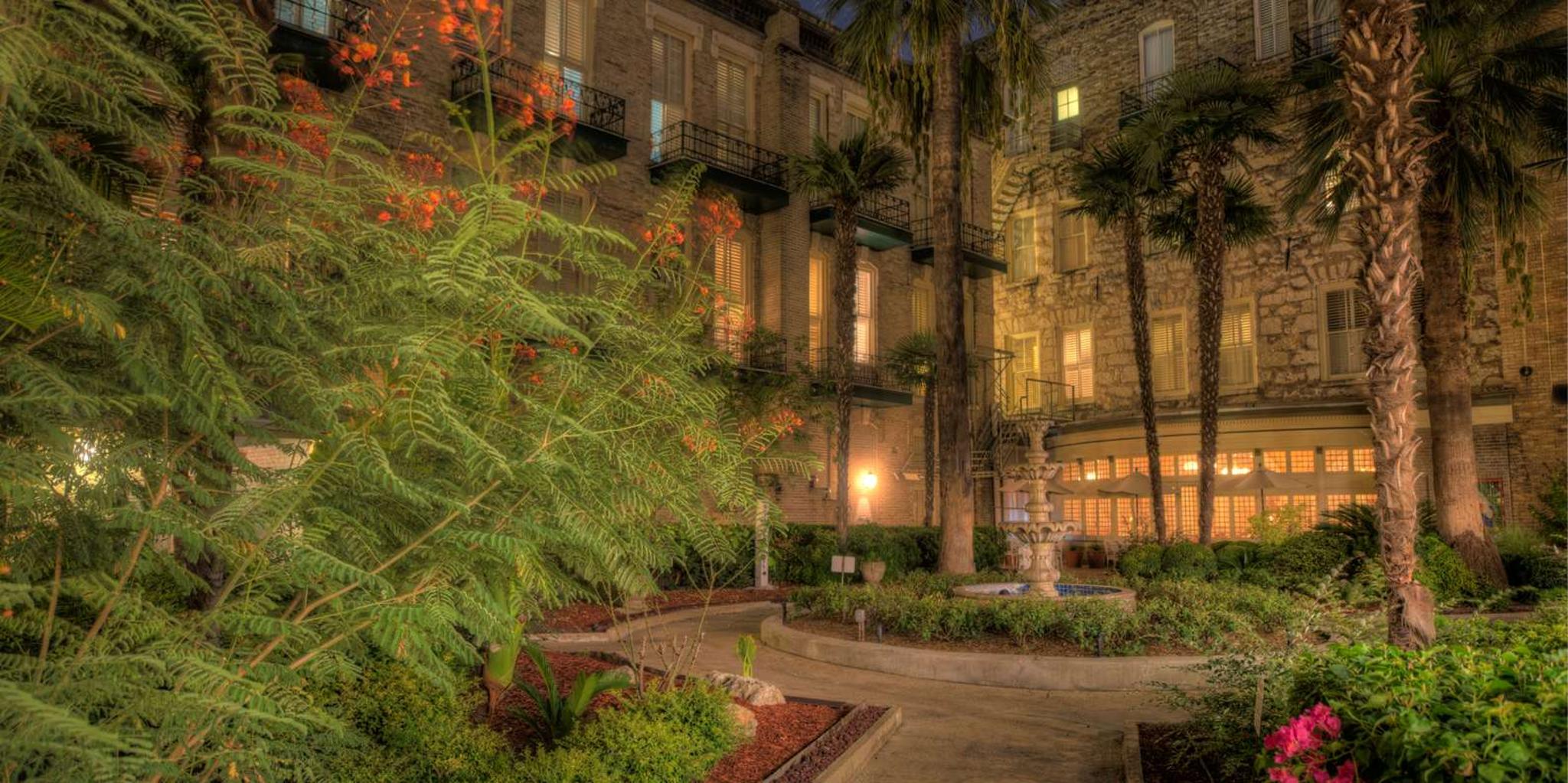 San Antonio Ghost Tour: Madames and Mayhem - Image 6