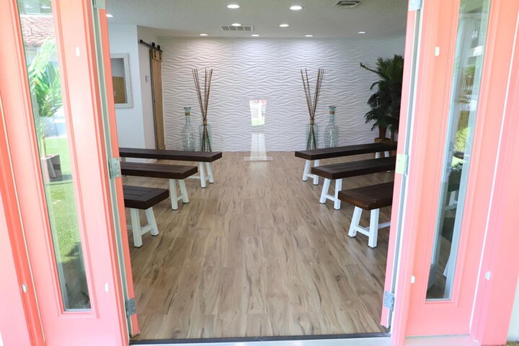 Las Vegas Wedding Chapel Ceremony 30 Min - Image 5