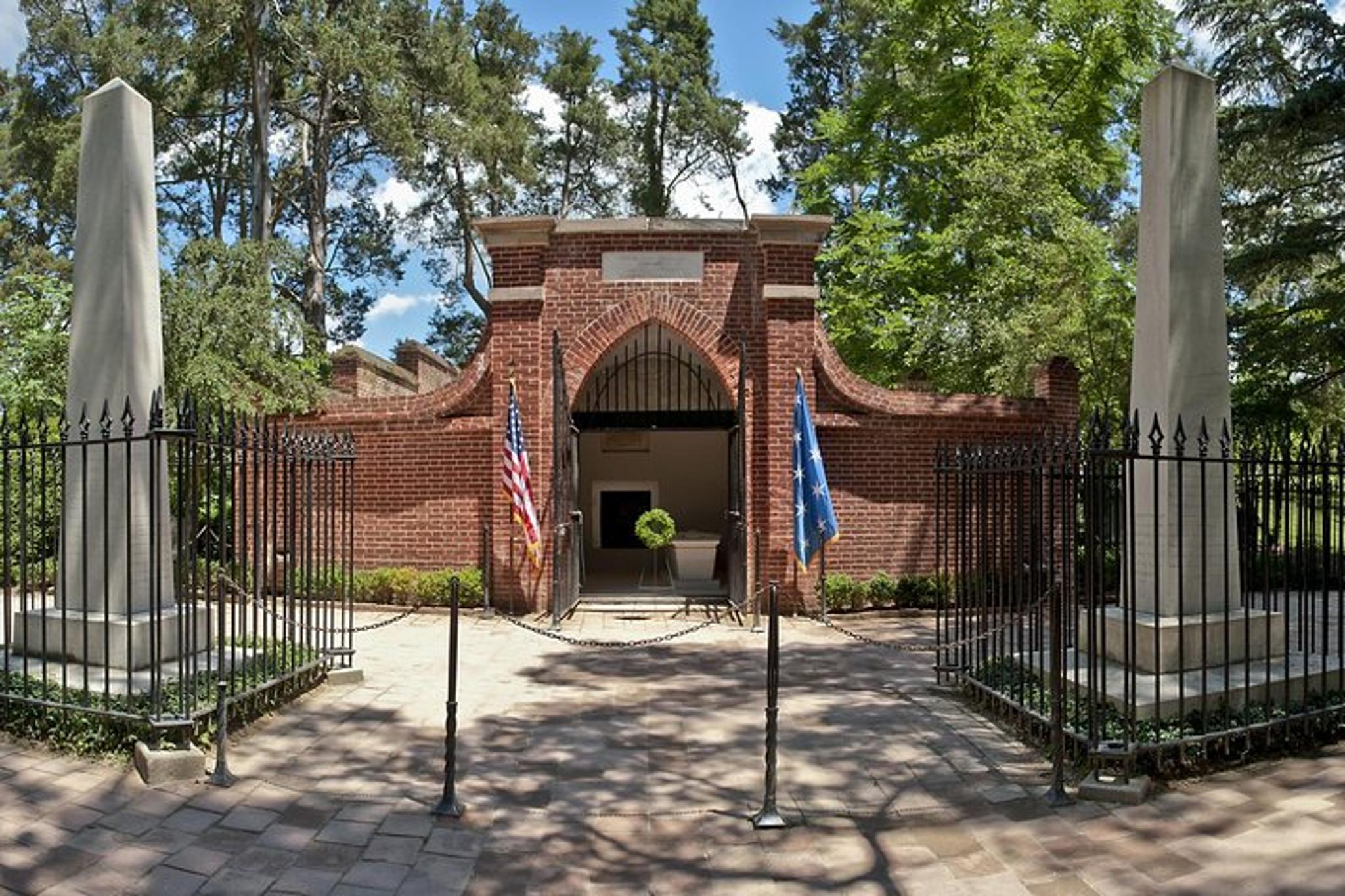 Alexandria Mount Vernon Guided Tour - Image 1