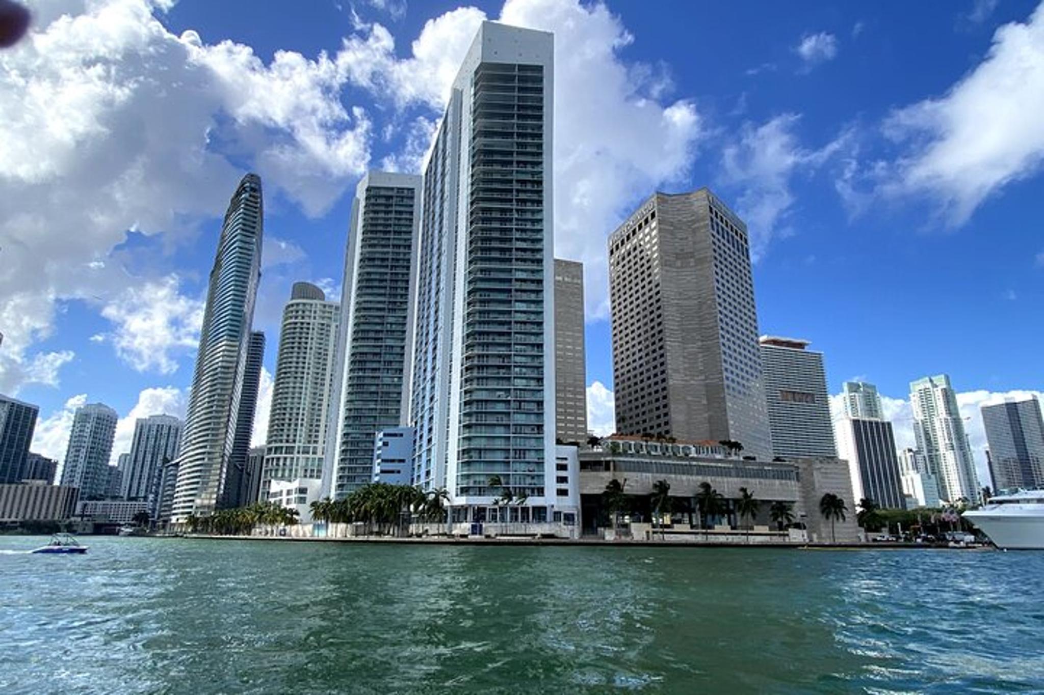 Miami Sightseeing Cruise of Millionaire’s Homes - Image 1