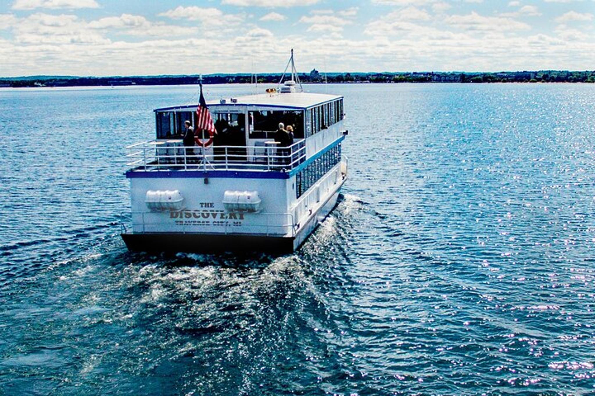 Traverse City Sightseeing Cruise on West Grand Traverse Bay - Image 5