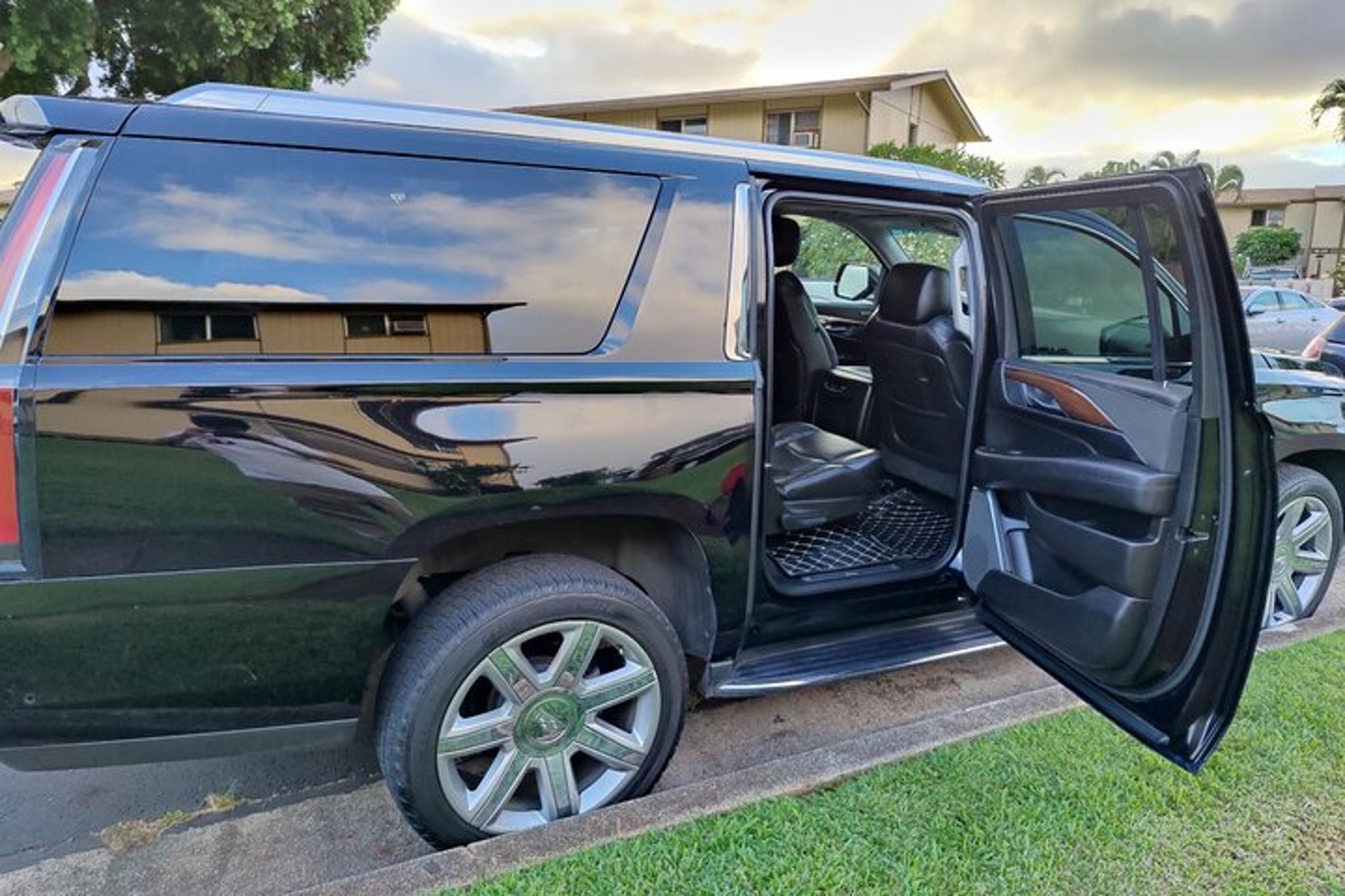 Honolulu Private Airport Transfer by SUV - Image 4