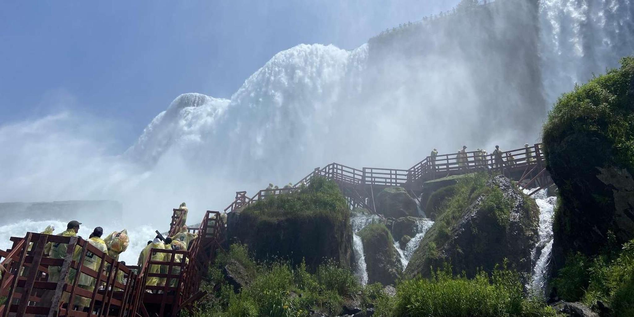 Niagara Falls Maid of the Mist and Cave of the Winds Tour - Image 6