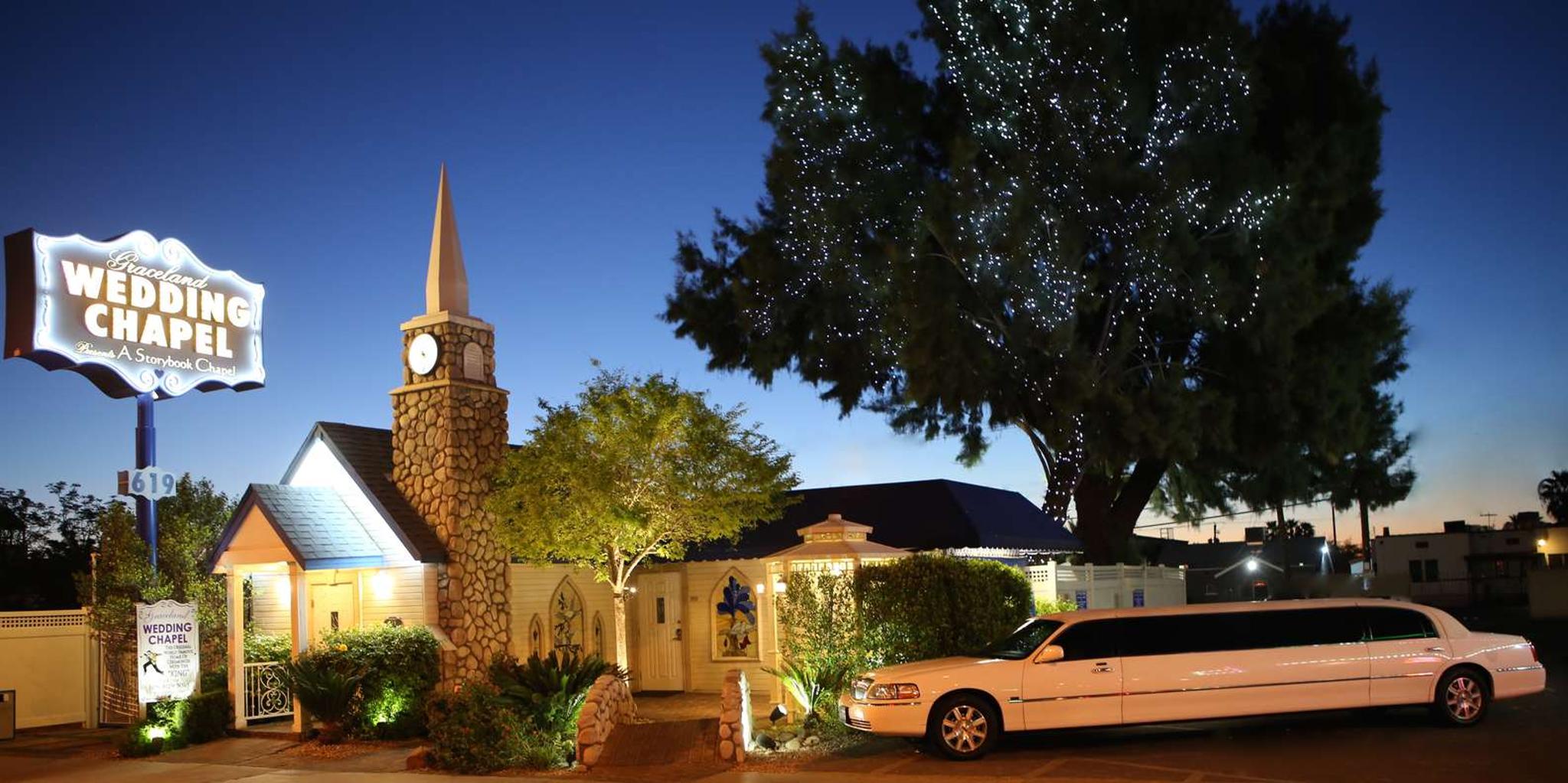 Las Vegas Elvis-Themed Wedding at Graceland Chapel - Image 3