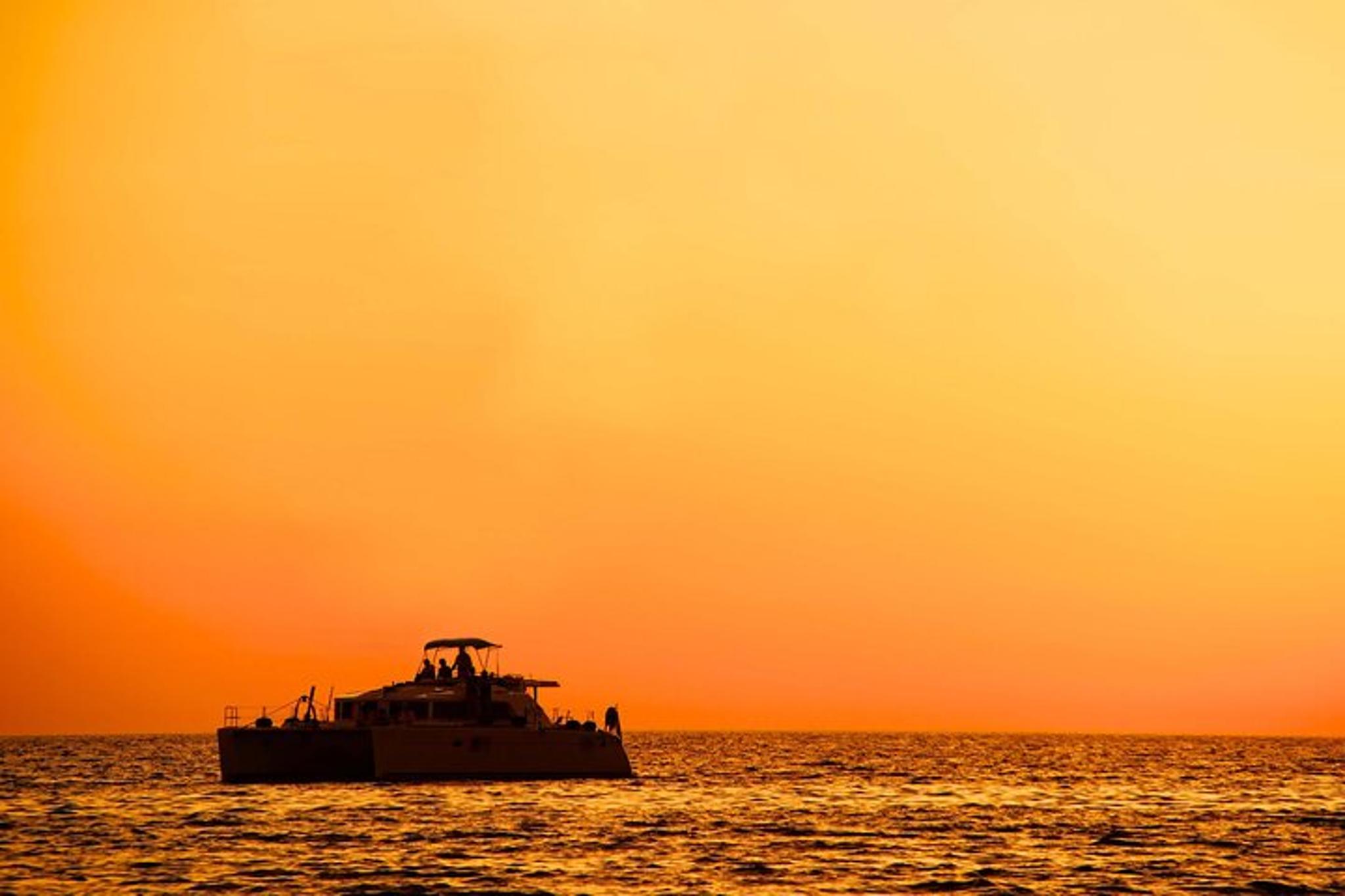 Honolulu Sunset Cruise 2 hr