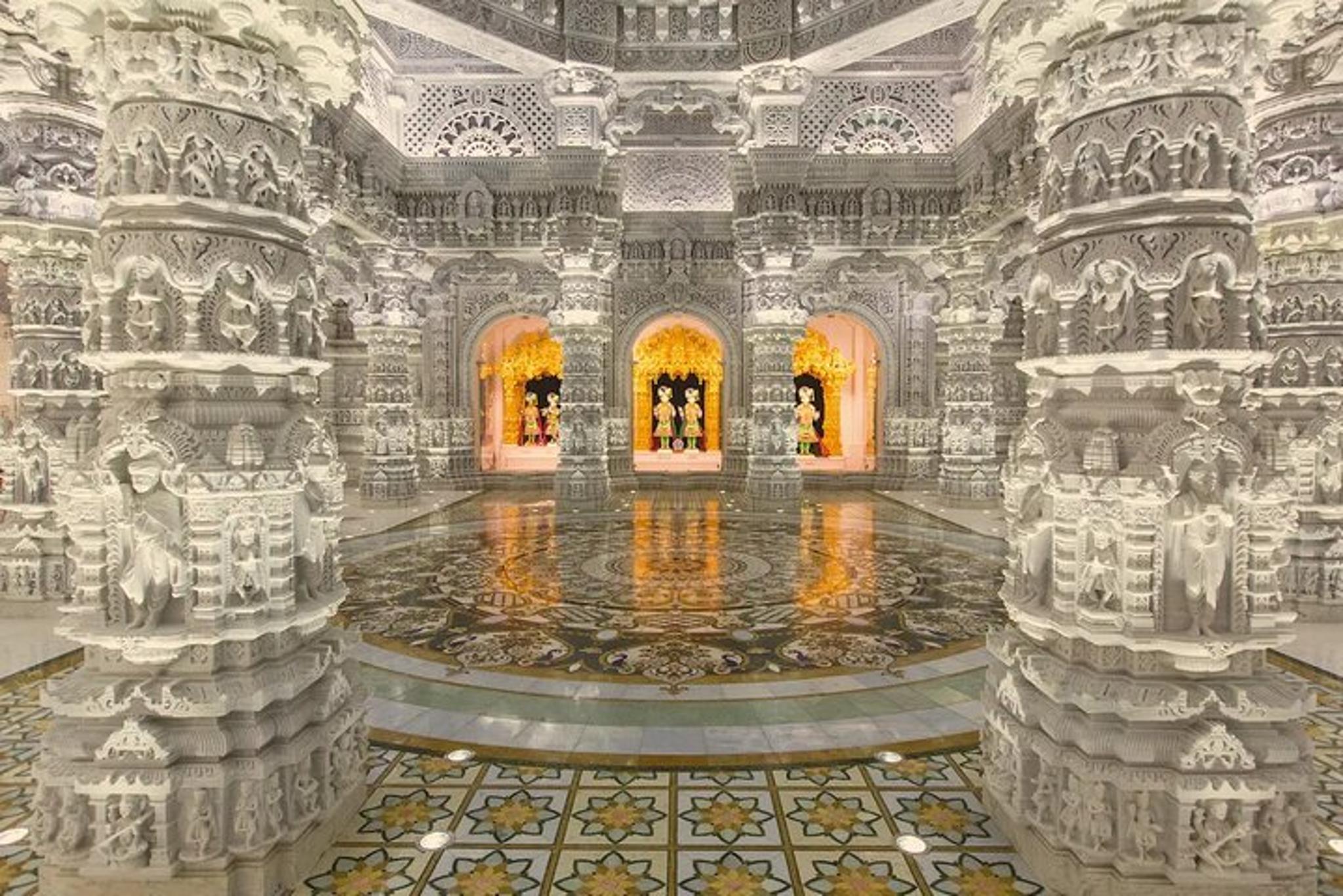 Robbinsville Private Transfer to BAPS Akshardham - Image 6